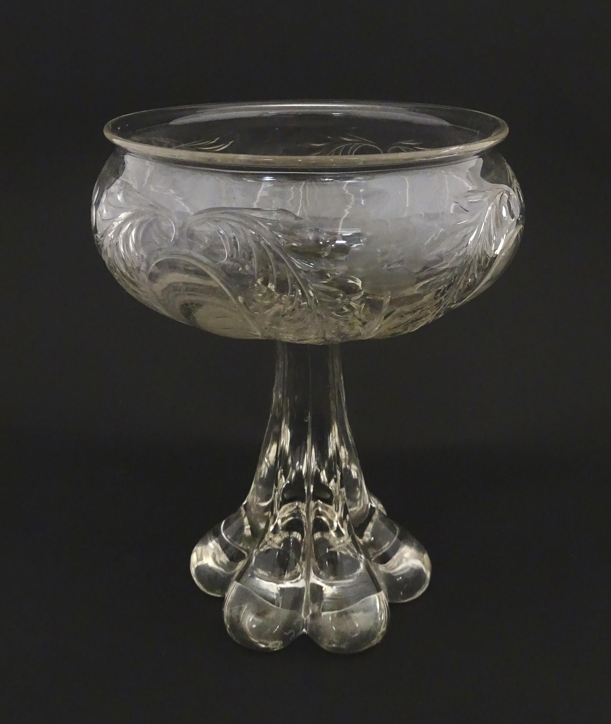 A glass centrepiece bowl comport with engraved floral and foliate detail on a lobed pedestal foot. - Image 5 of 6