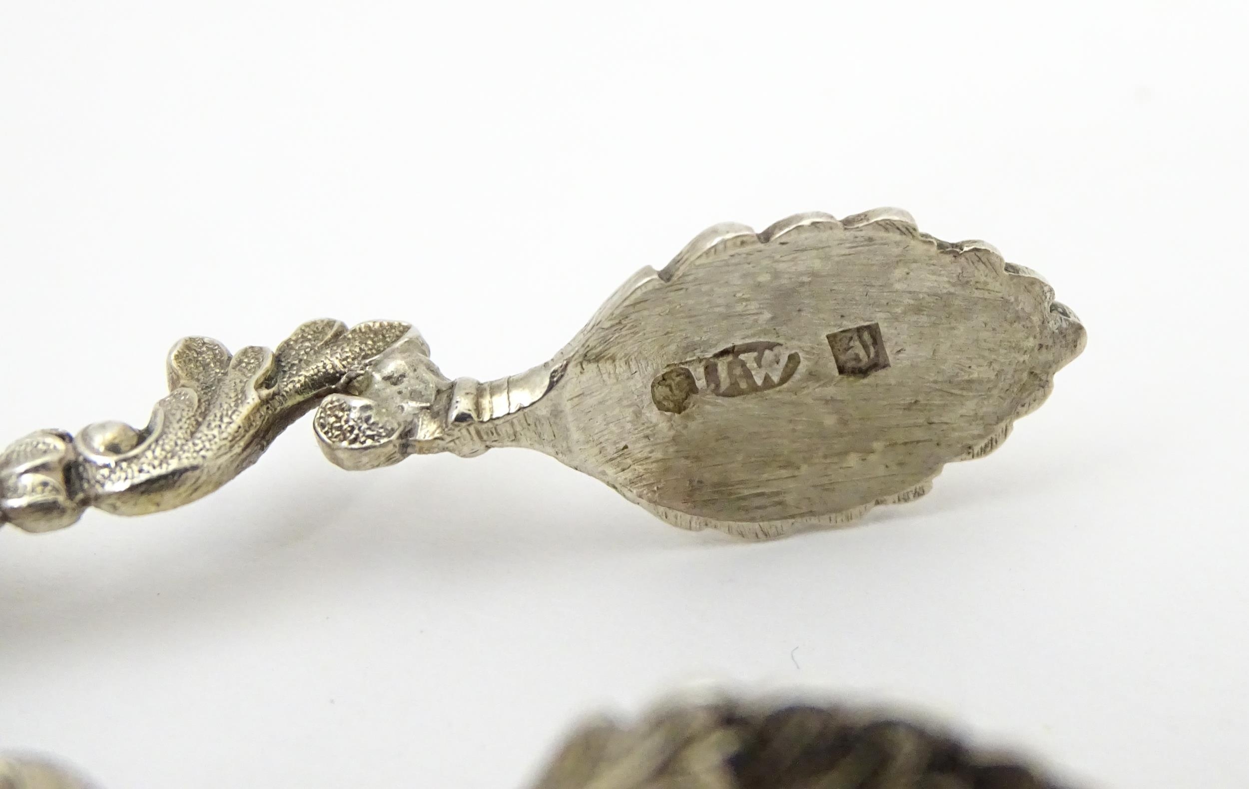William IV silver sugar nips with foliate detail and laurel chaplet formed handles, hallmarked - Image 6 of 8