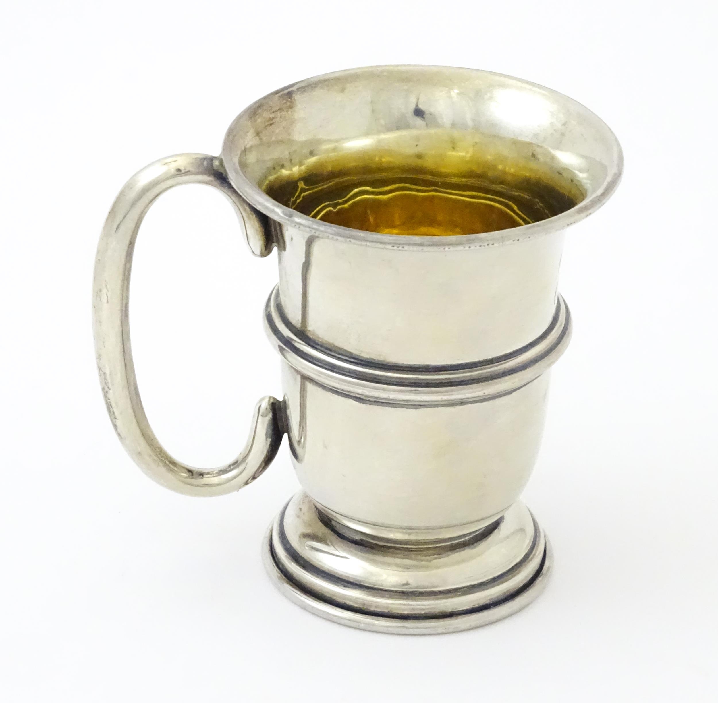 A silver mug with loop handle and gilded interior, hallmarked Birmingham 1925, maker Napper & - Image 4 of 8