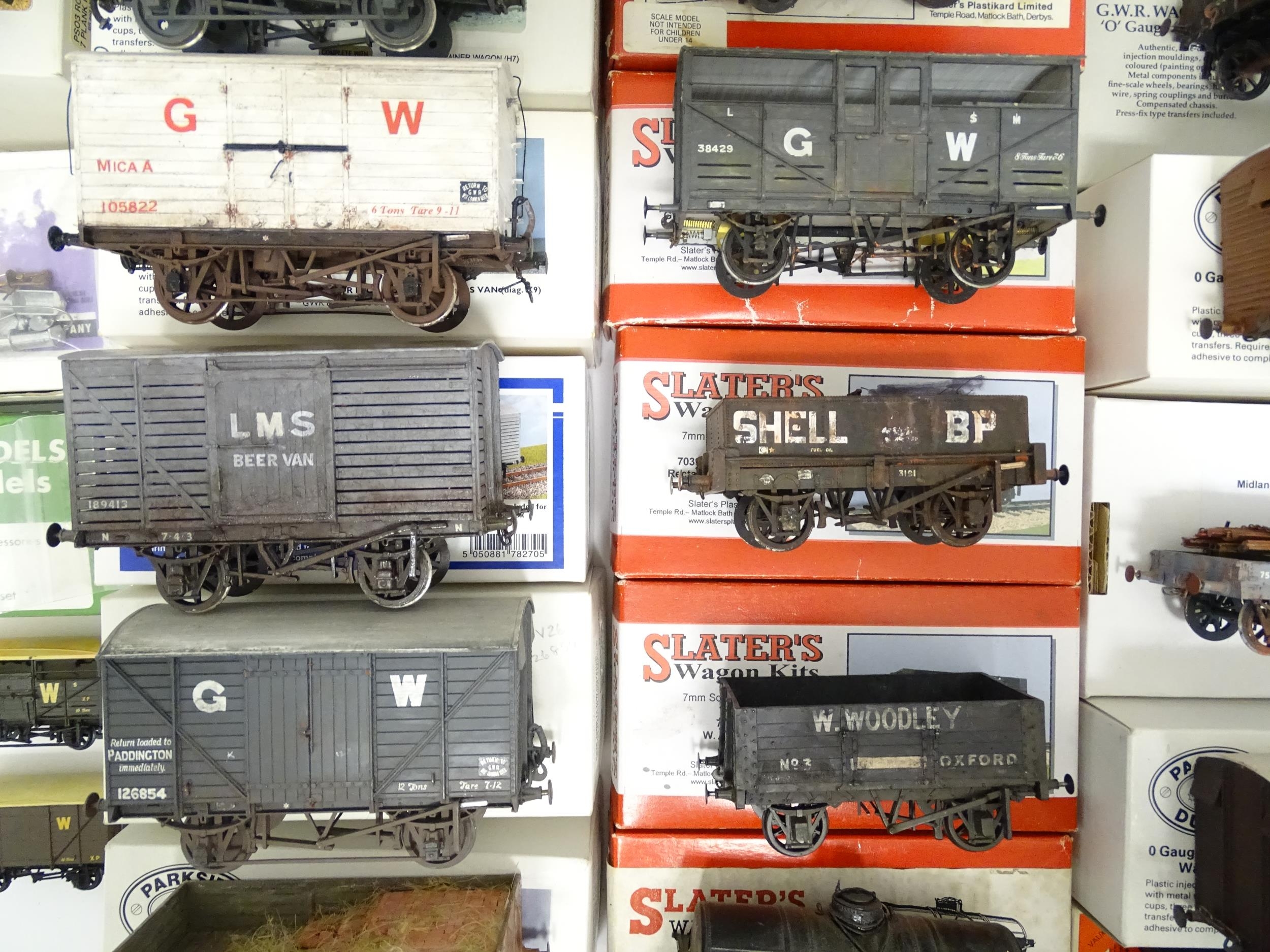 Toys - Model Train / Railway Interest : A quantity of assorted model train / locomotive / rolling - Image 5 of 18