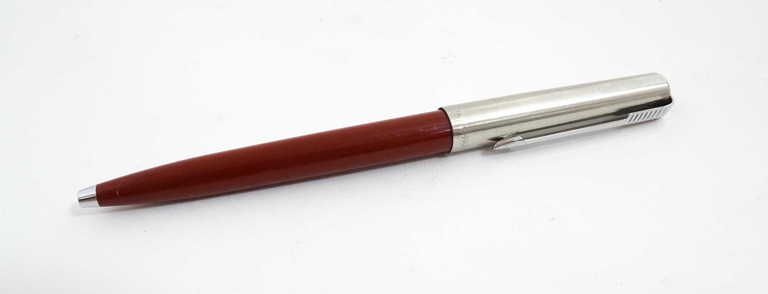 A quantity of pens, comprising a boxed Parker NL ballpoint, a boxed Parker IIIE ballpoint, a boxed - Image 9 of 25