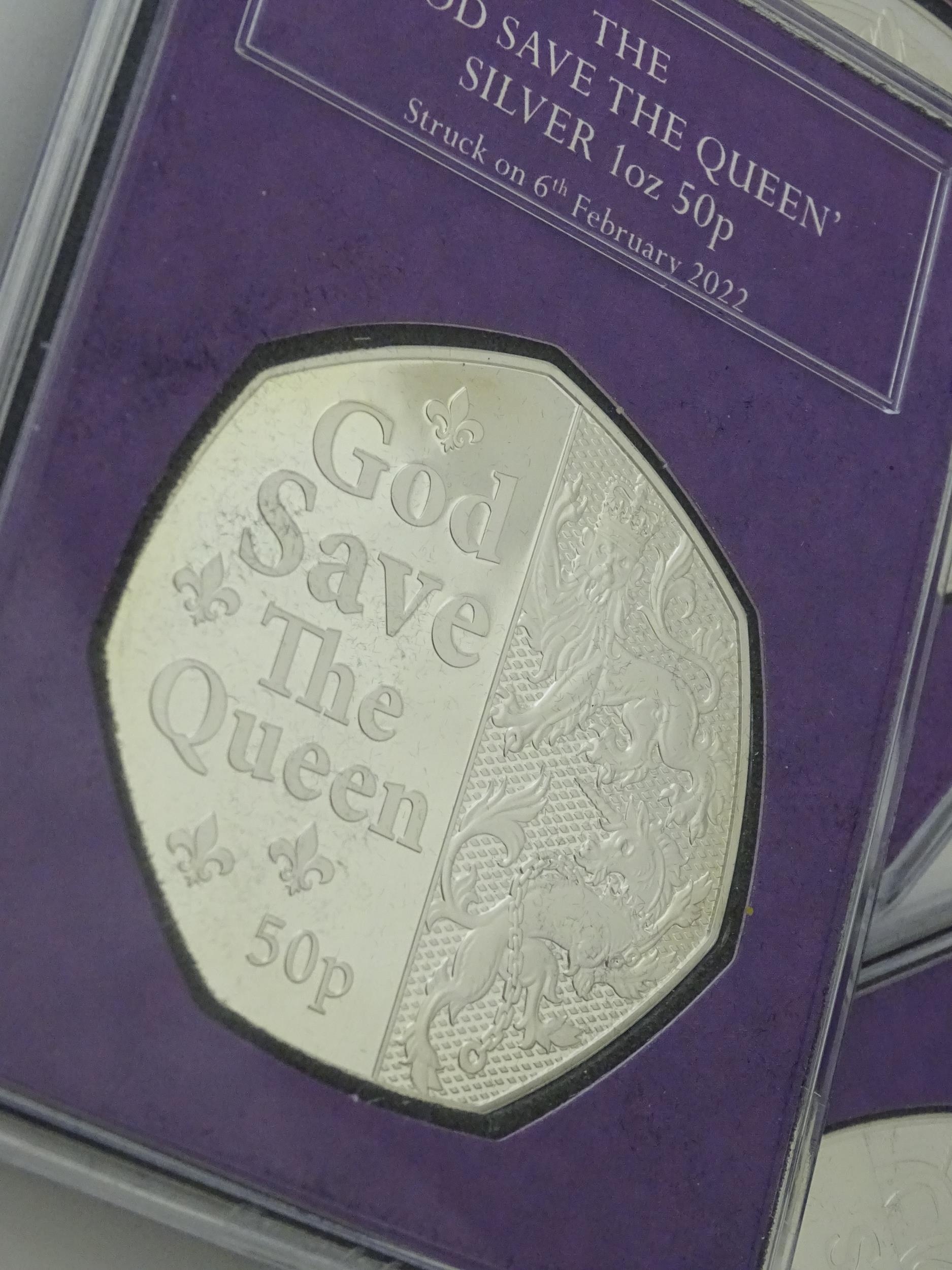 Coins : a cased Royal Mint Queen Elizabeth II Platinum Jubilee (1952-2002) silver 1oz 50p Datestruck - Image 5 of 10