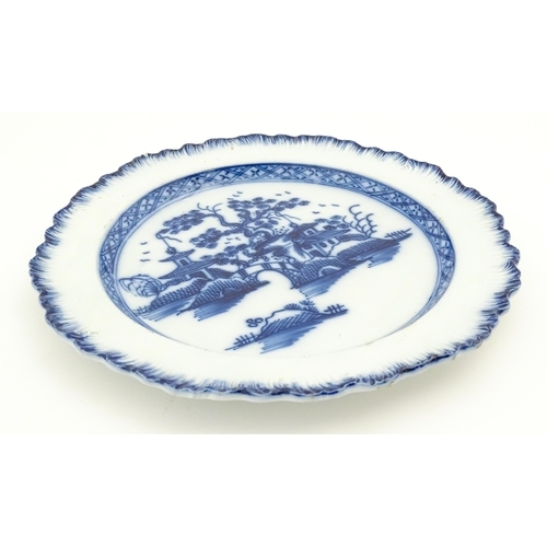 A Liverpool blue and white pearlware plate with feathered edge decorated with chinoiserie detail - Image 5 of 5