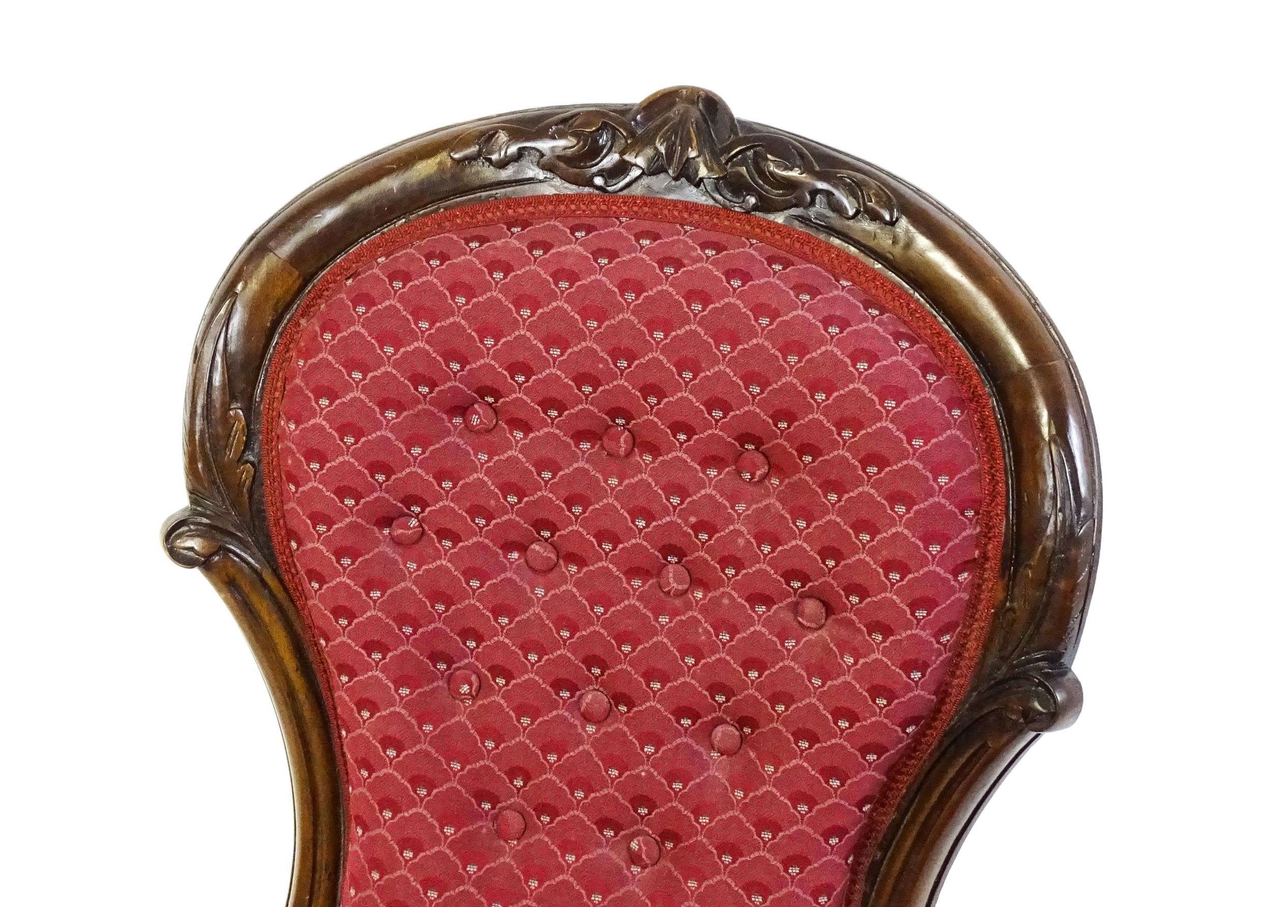 A late 19thC / early 20thC nursing chair with a deep buttoned spoon back adorned with a carved - Image 4 of 7