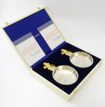 A cased pair of limited edition Westminster Abbey silver Jubilee bowls, hallmarked London 1977,