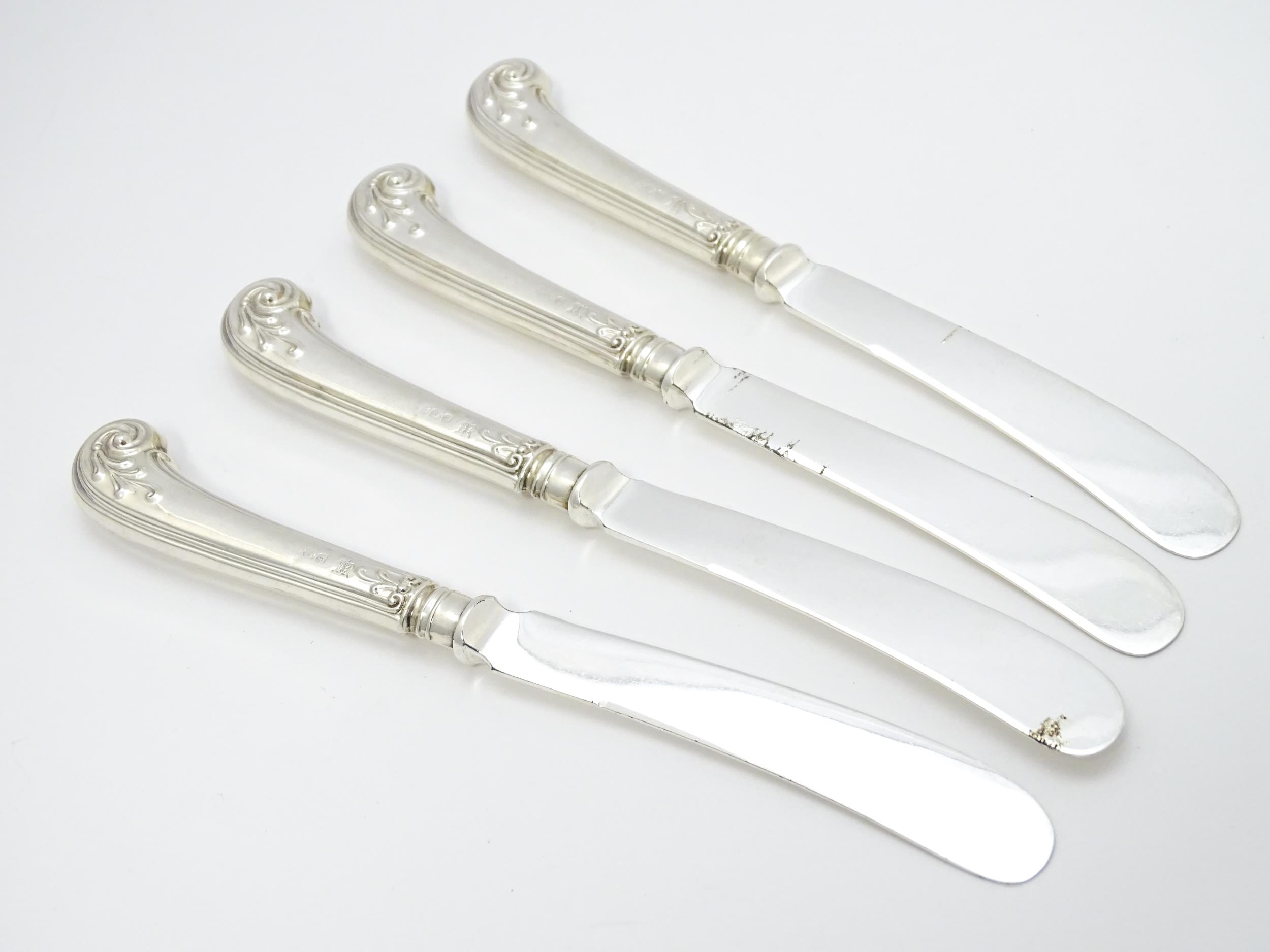 Assorted silver handled tea knives to include pistol grip examples. Together with a silver handled - Image 2 of 14