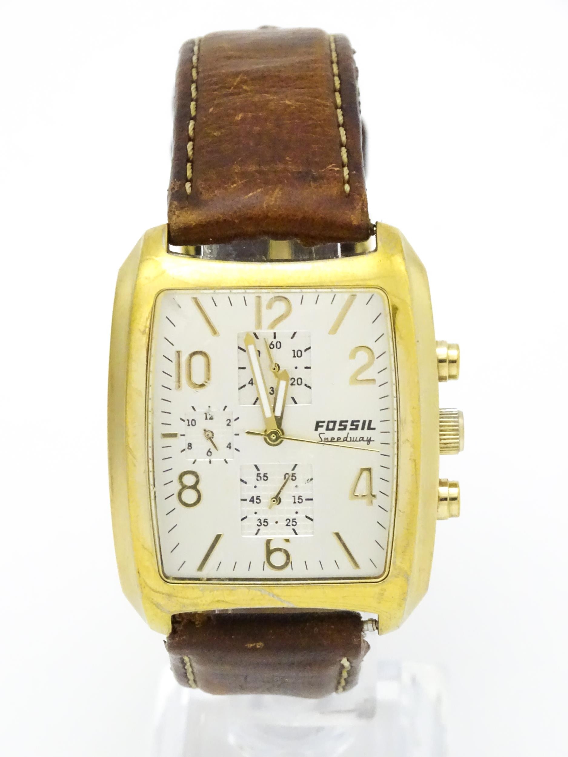 A Fossil Speedway Arkitekt gentlemans wristwatch. The watch case approx 1 3/8" wide Please Note - we