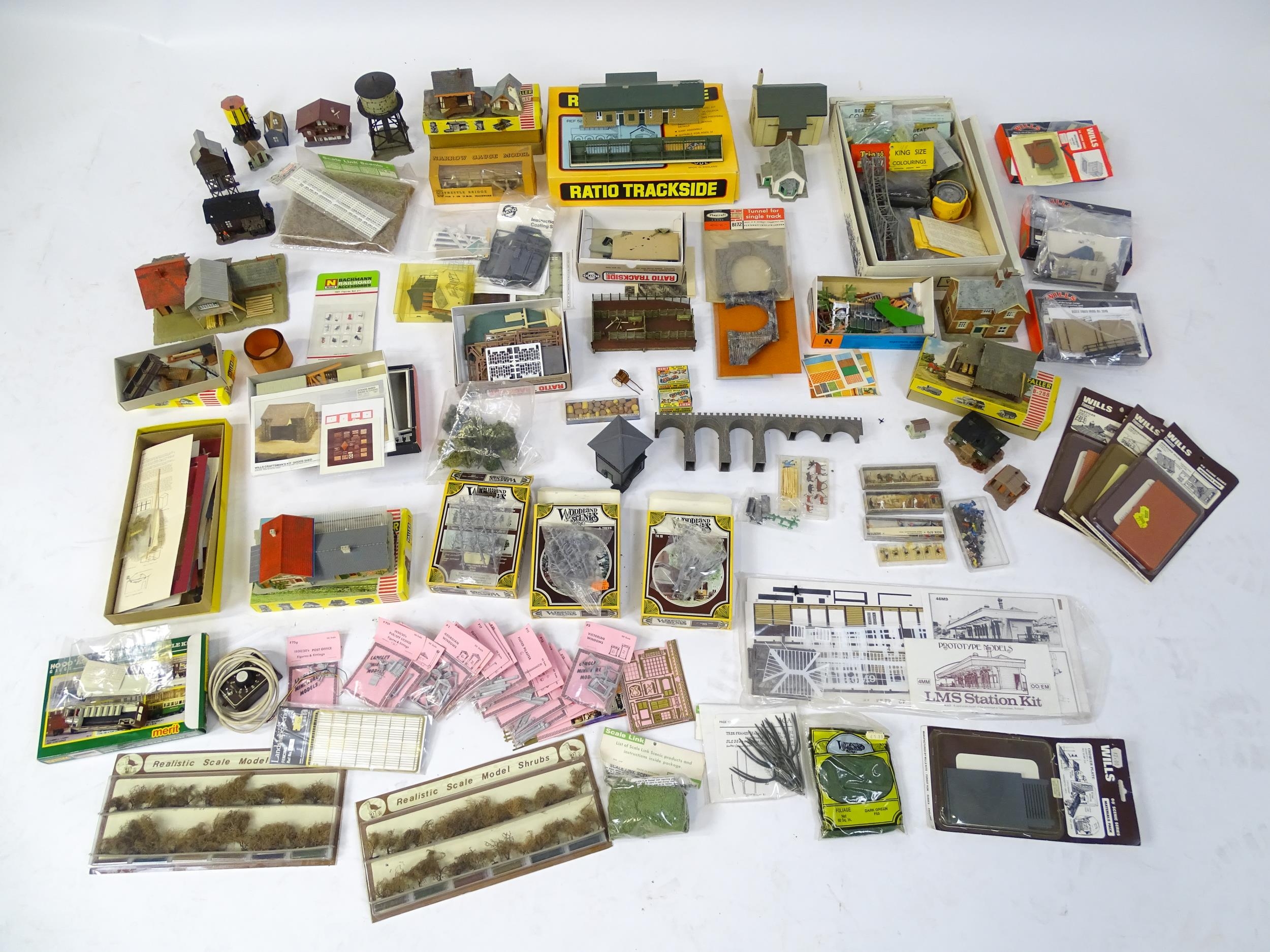 Toys - Model Train / Railway Interest : A large quantity of model railway / trackside scenery - Bild 3 aus 17