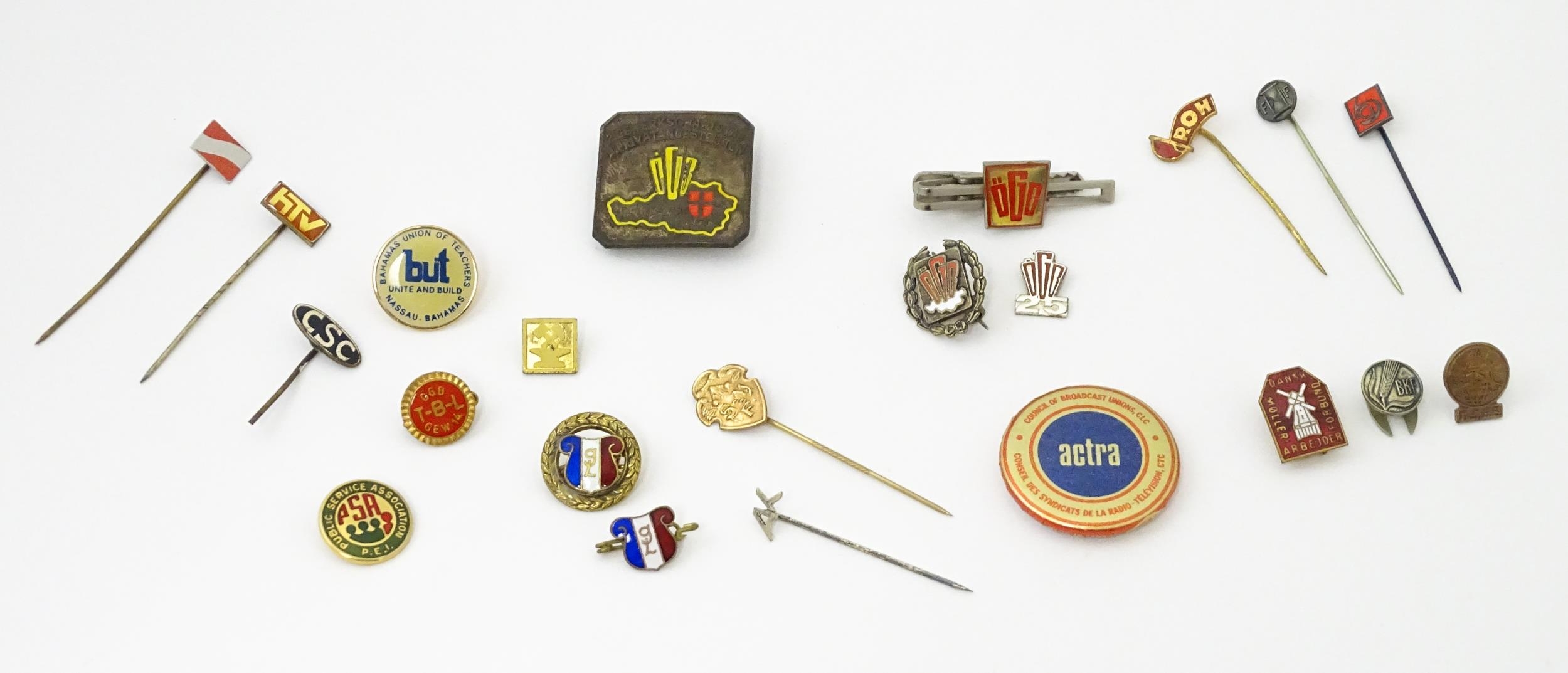 Trade Union Interest: a quantity of assorted badges, pins, etc. to include 2 Gewerkschaftstag D. - Image 3 of 13