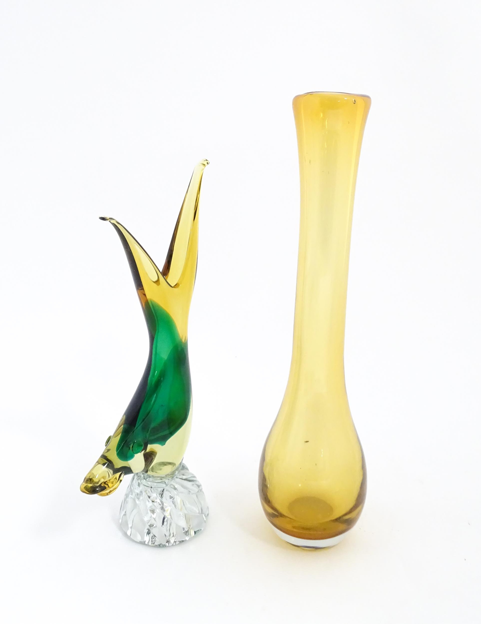 A Murano style glass vase modelled as a fish. Together with a studio glass vase of elongated form. - Image 5 of 7