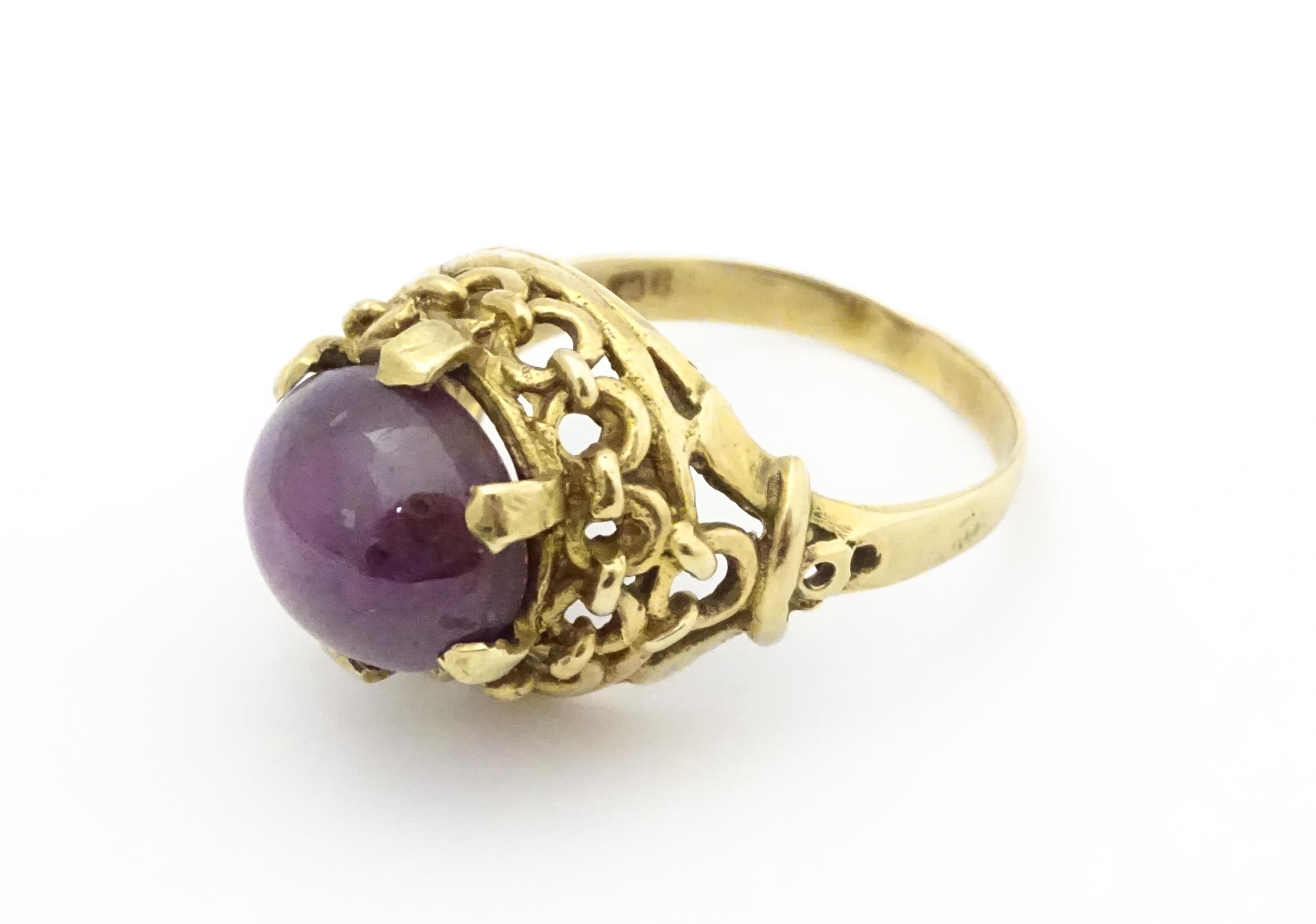 A 9ct gold ring set with ruby cabochon. Ring size approx. O Please Note - we do not make reference - Image 6 of 9