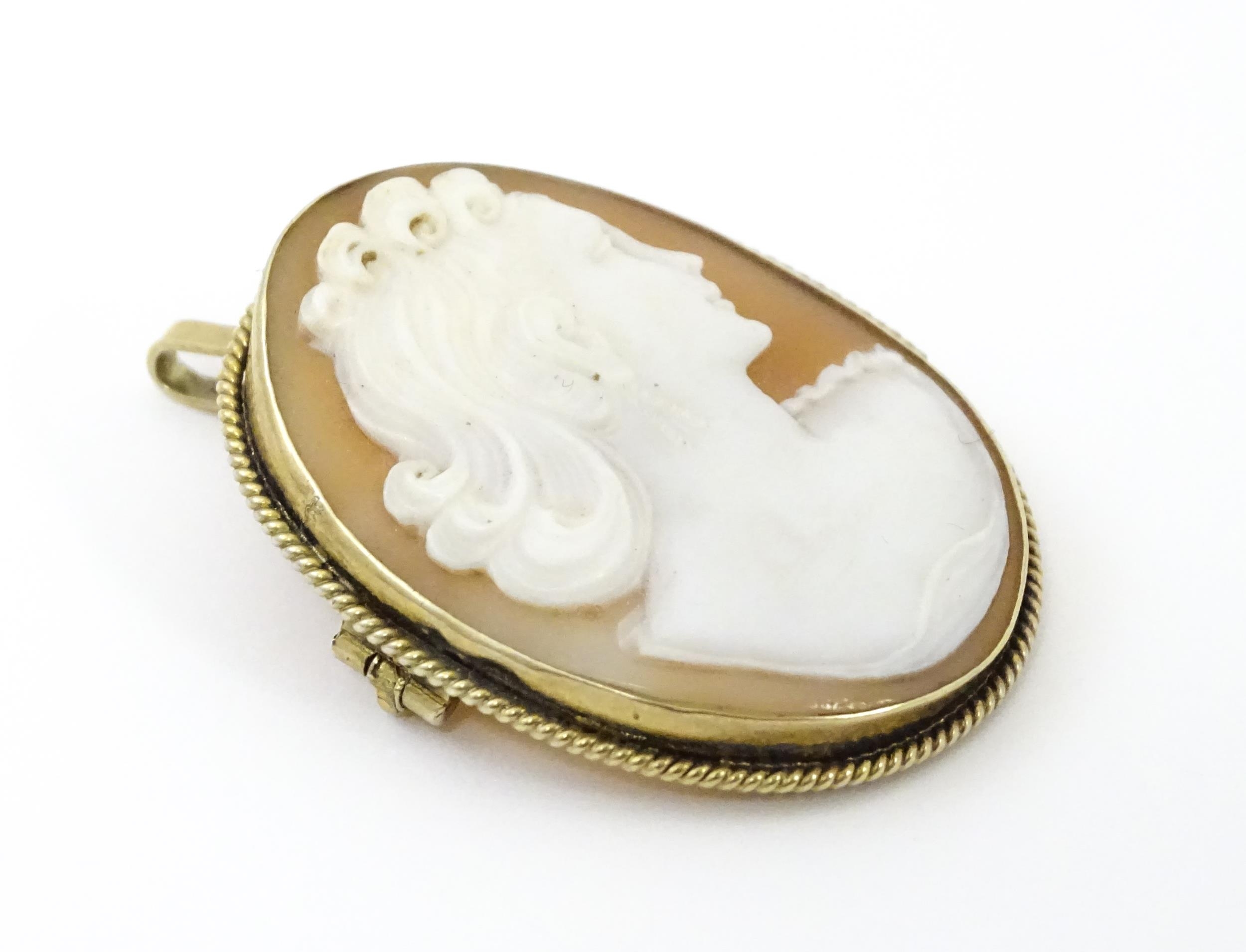 A brooch / pendant set with Classical cameo in a yellow metal mount. Approx. 1 1/2" long Please Note - Image 4 of 7