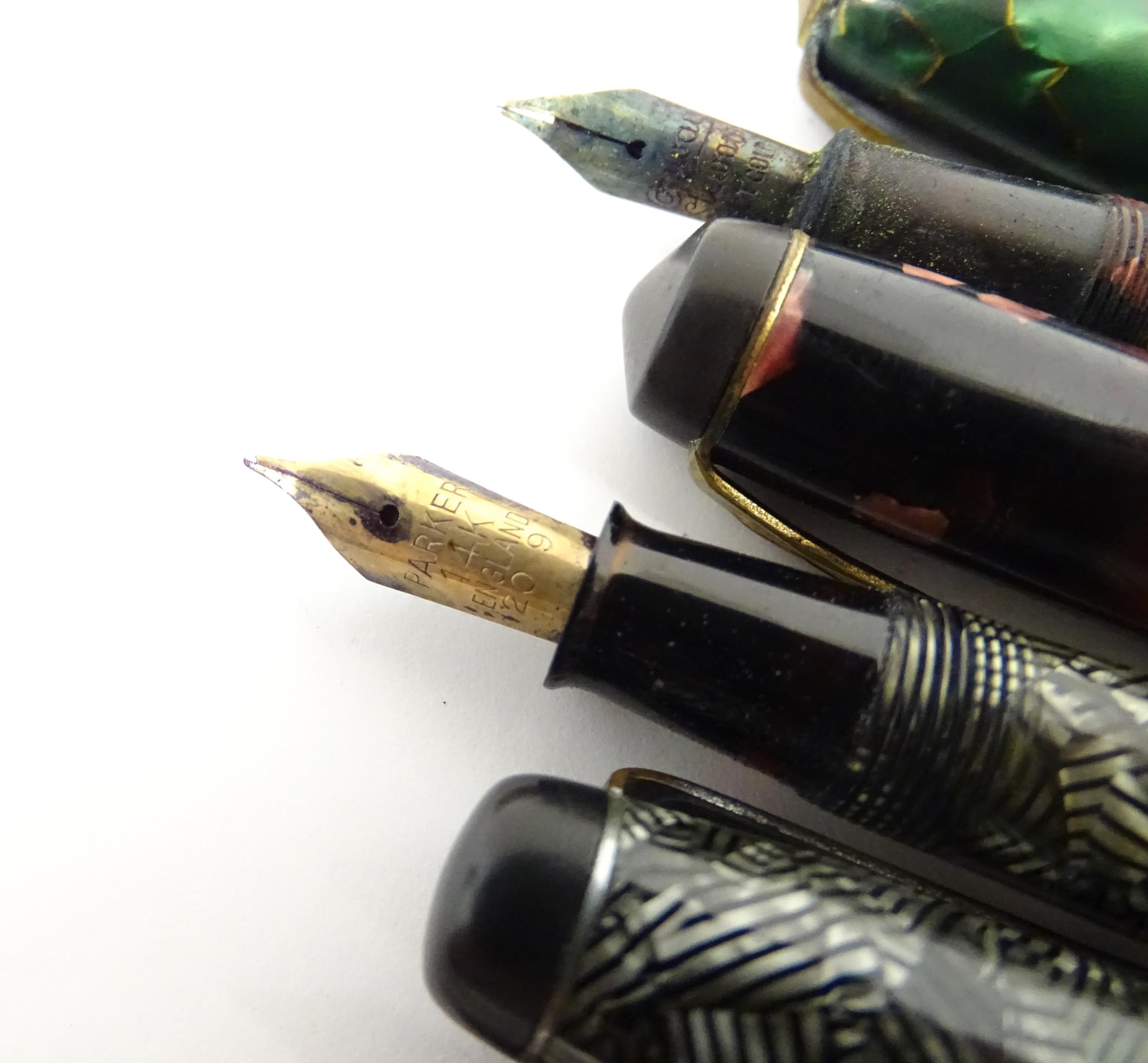 Six fountain pens with 14ct nibs, to include a Parker 'Duofold' with black finish and 14kt gold nib, - Image 9 of 22