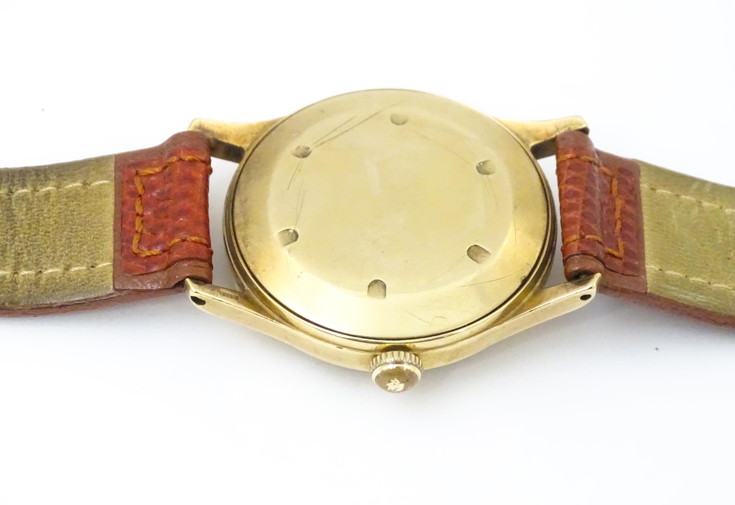 A gentlemans 9ct gold cased wristwatch the dial signed Garrard with Arabic numerals and subsidiary - Bild 6 aus 11