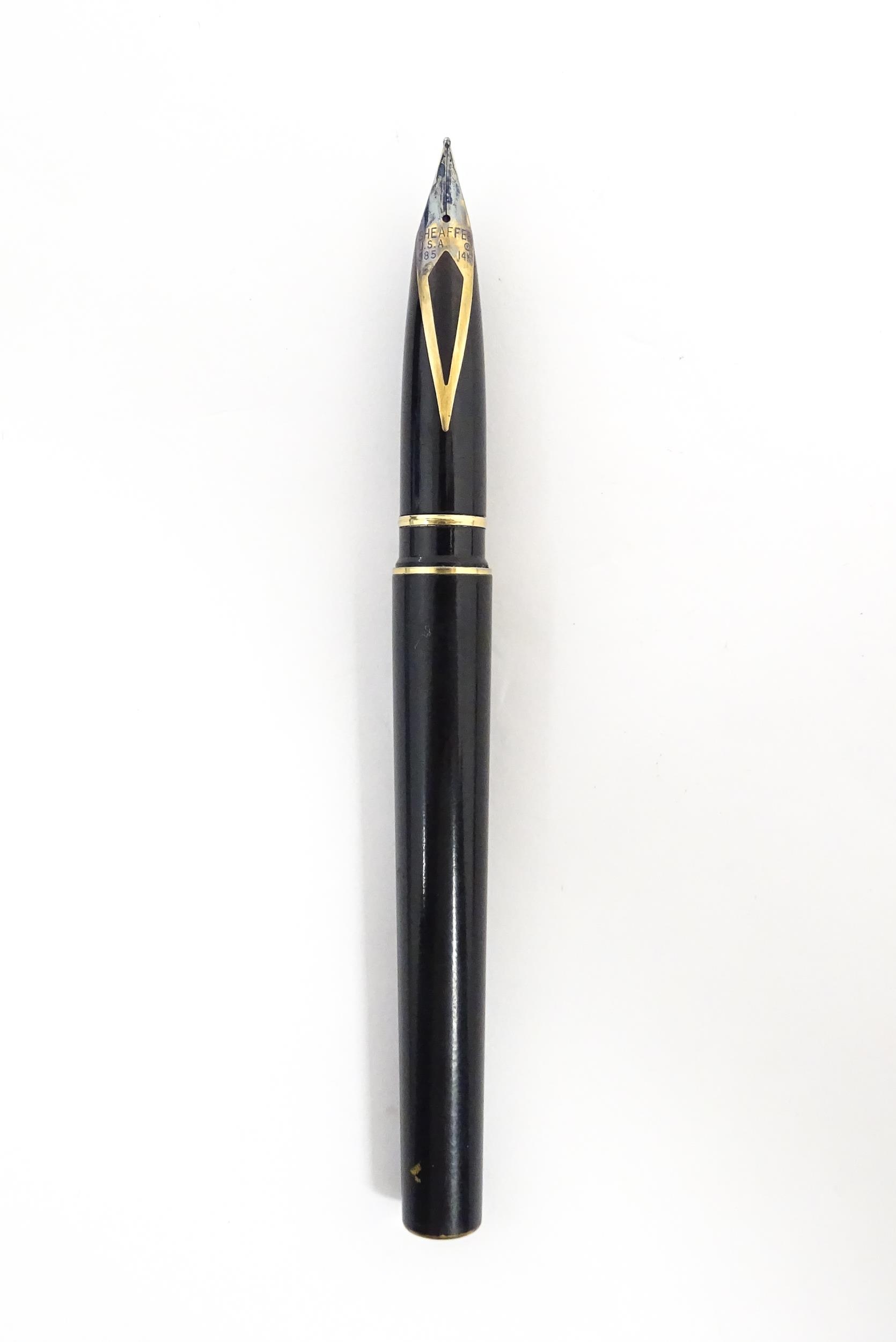 A Schaeffer 'Targa' fountain pen, with black barrel and cap, 14k gold nib, approx 5 3/8" long Please - Image 7 of 10