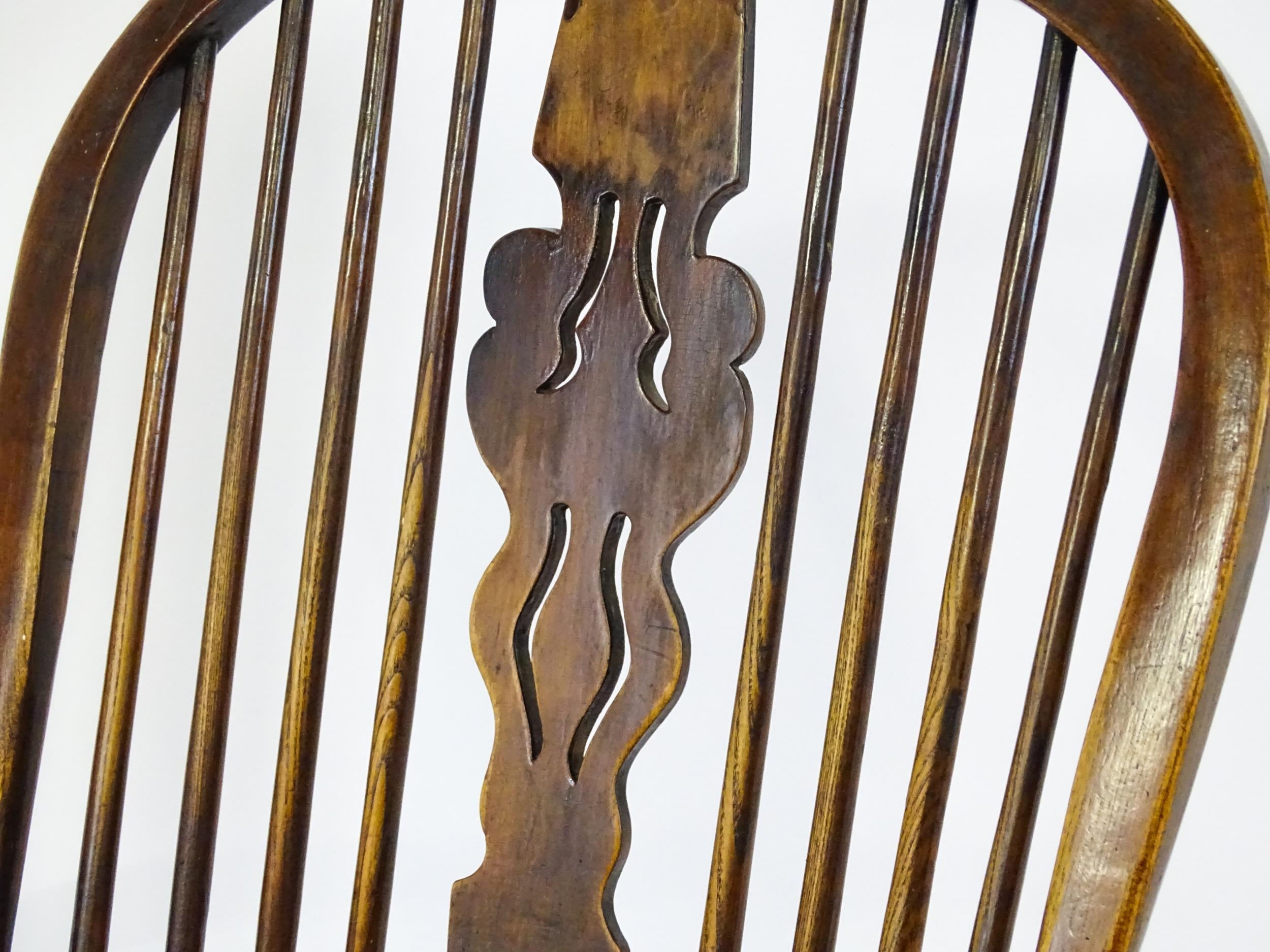 A mid 19thC ash and elm Windsor chair with a double bowed backrest and a pierced back splat above - Image 5 of 9