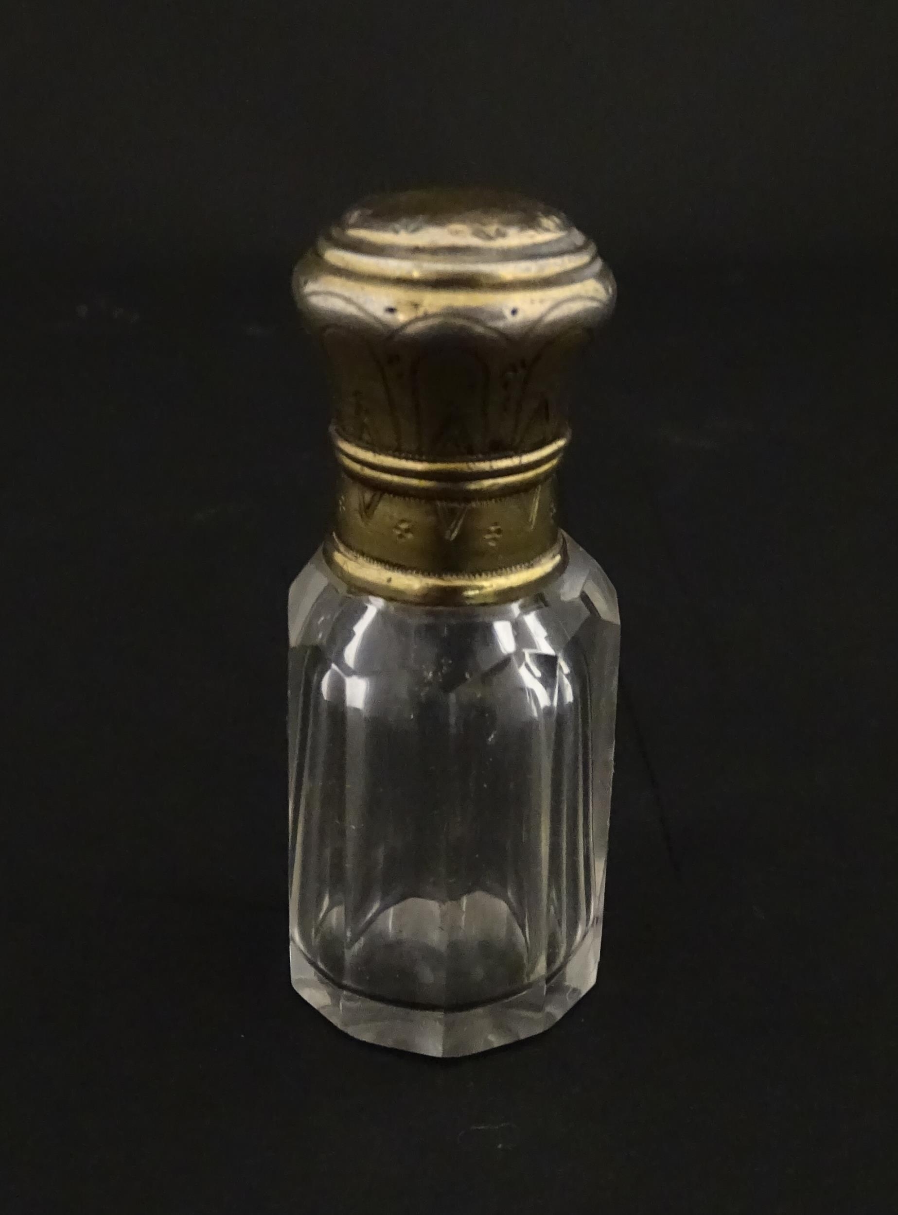 A French scent / perfume bottle with silver gilt top. Approx. 2 1/4" high Please Note - we do not - Image 6 of 10