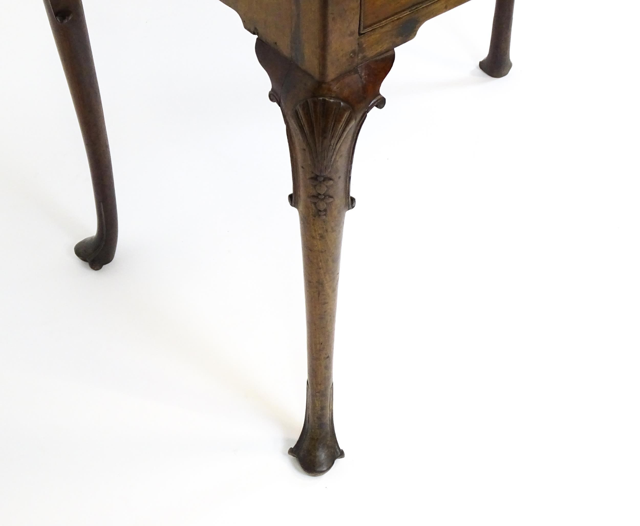A George III mahogany side table with a moulded top above a single long frieze rawer with brass - Image 9 of 9
