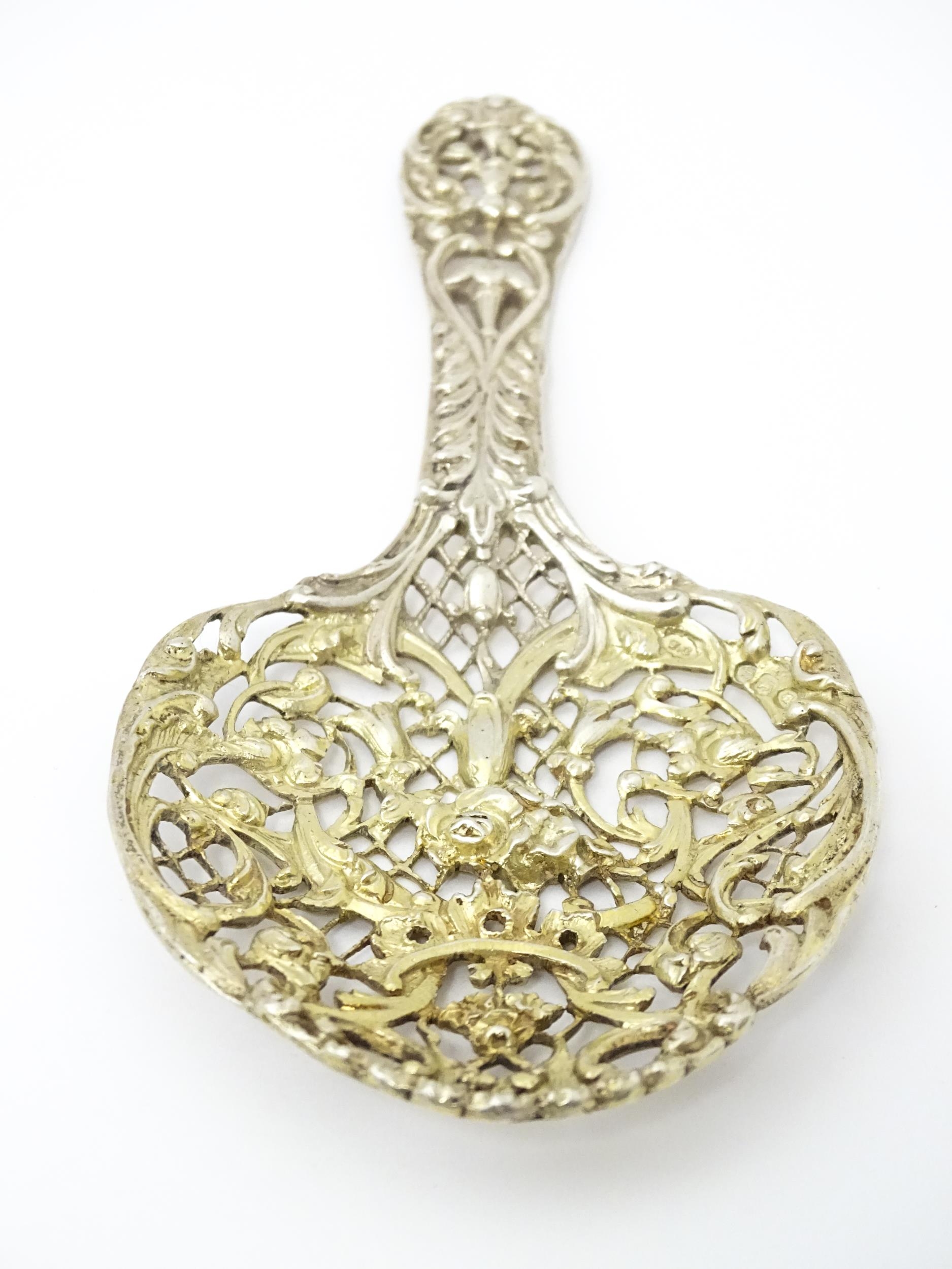 A Victorian silver server with pierced and foliate decoration, hallmarked London 1892, maker William - Image 5 of 7