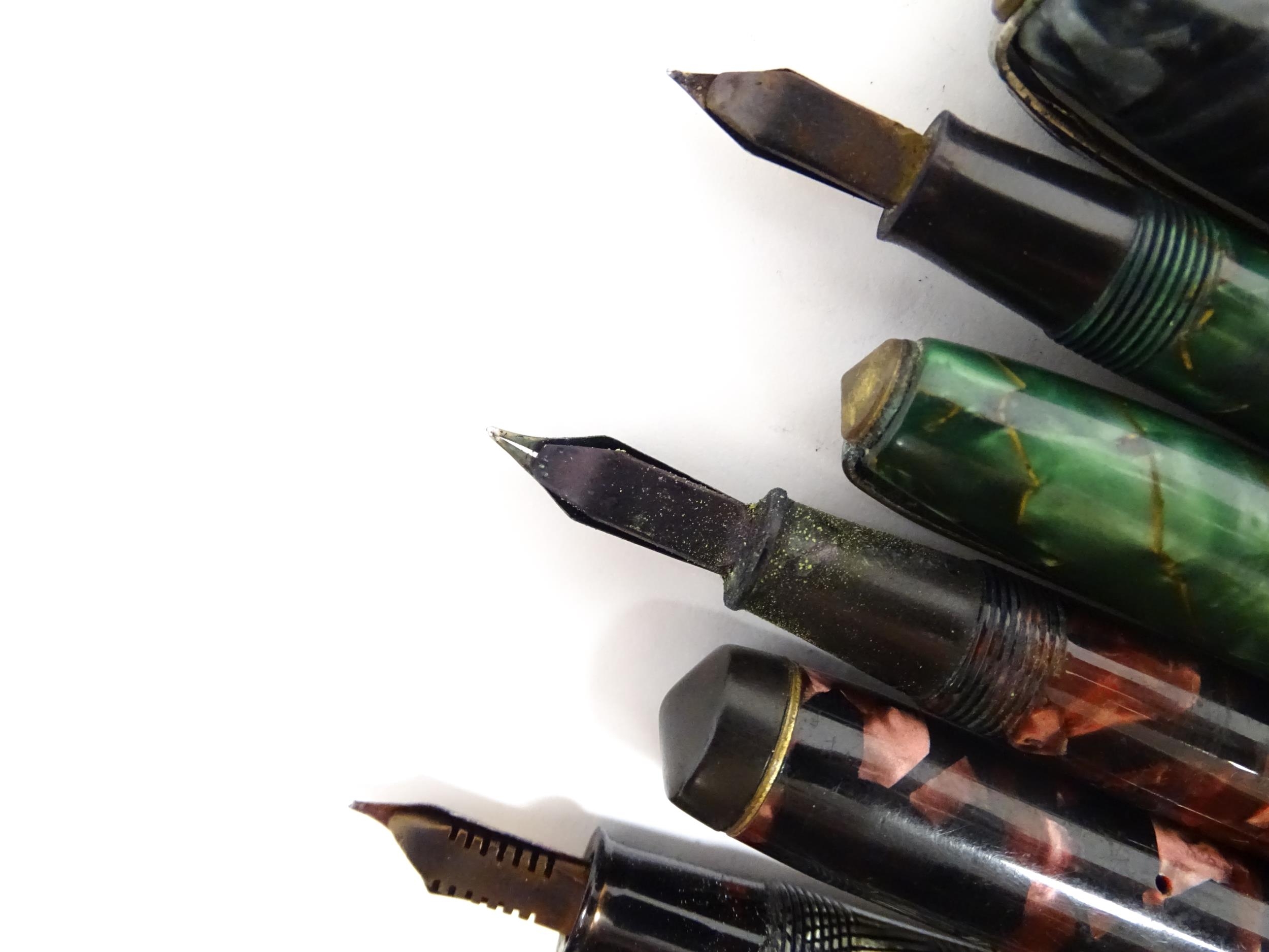 Six fountain pens with 14ct nibs, to include a Parker 'Duofold' with black finish and 14kt gold nib, - Image 20 of 22