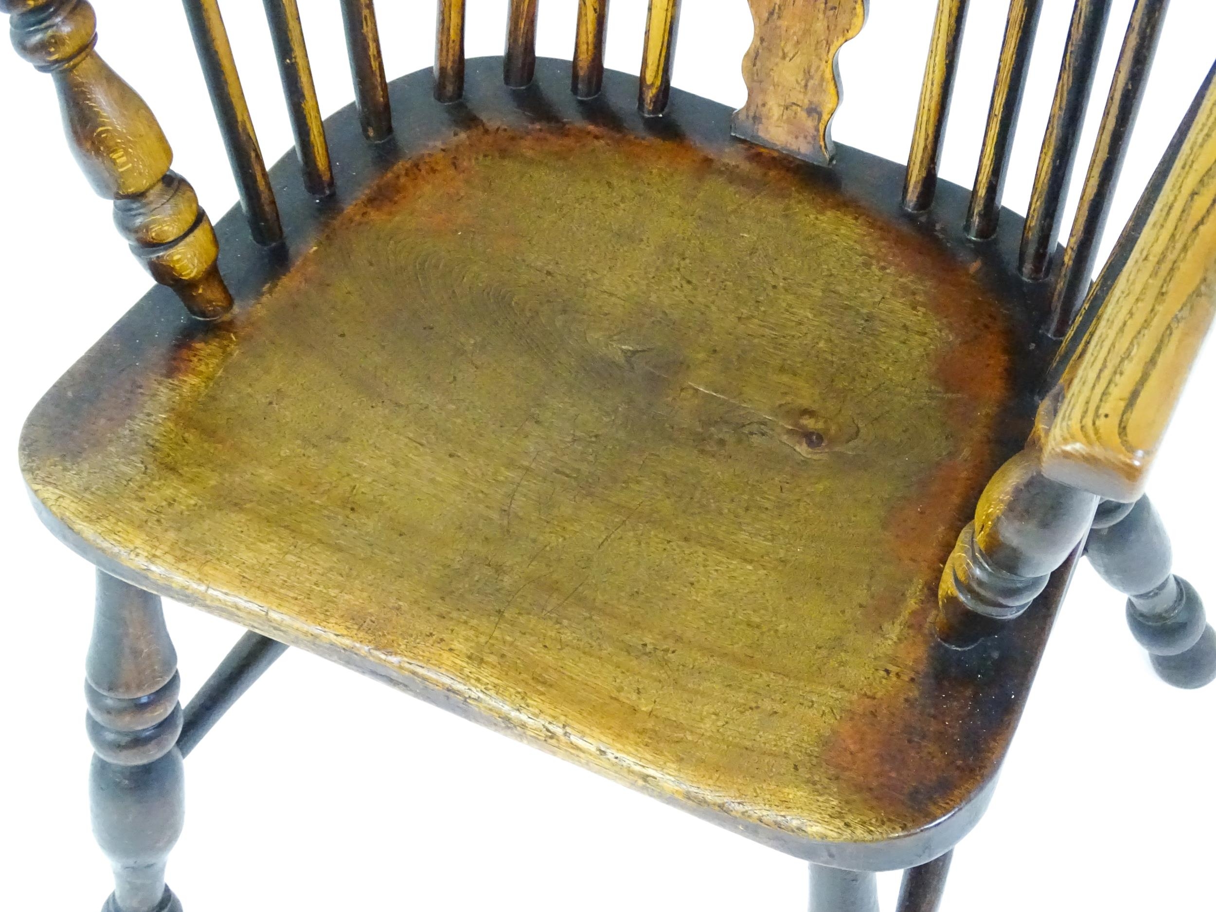 A mid 19thC ash and elm Windsor chair with a double bowed backrest and a pierced back splat above - Image 9 of 9