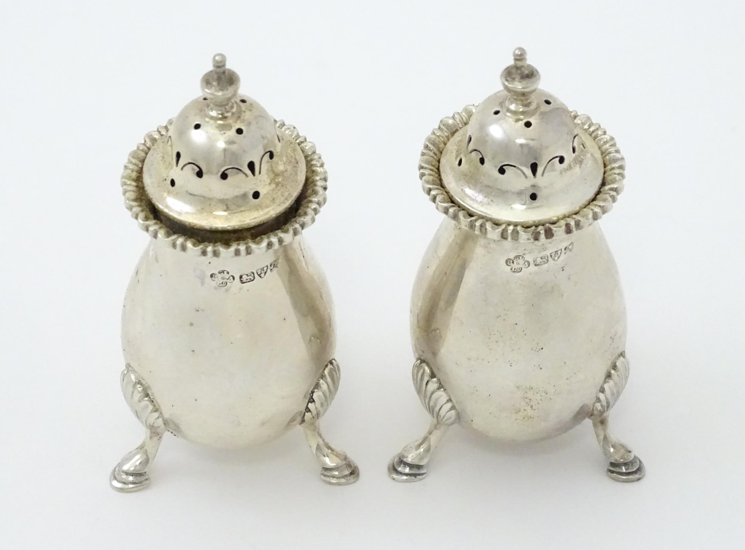 A pair of silver peppers hallmarked Chester 1911, maker Jay, Richard Attenborough Co Ltd. Approx. - Image 3 of 11