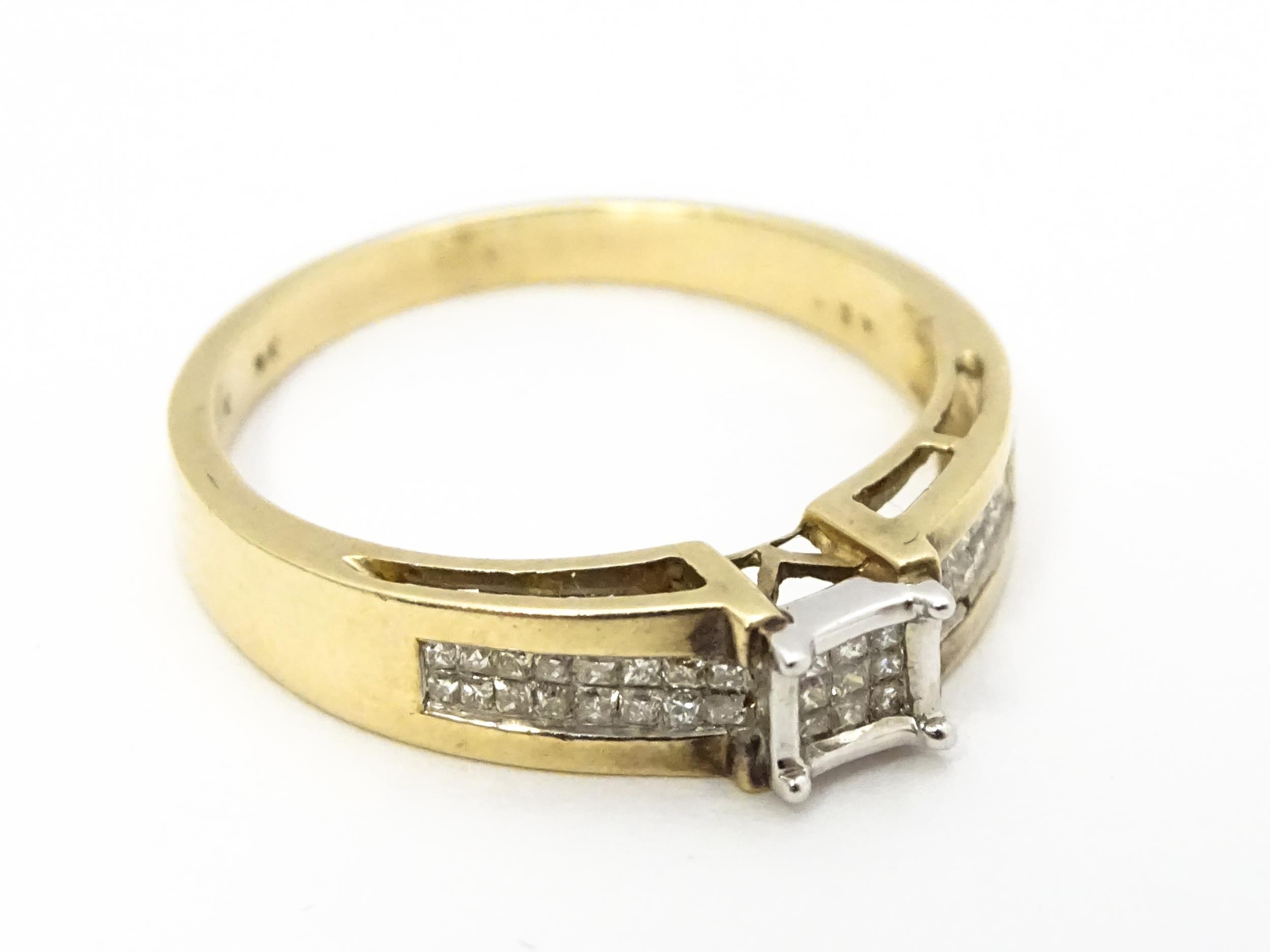 A 9ct gold ring set with 9 central diamonds flanked by a further 14 diamonds to each shoulder. - Image 5 of 8