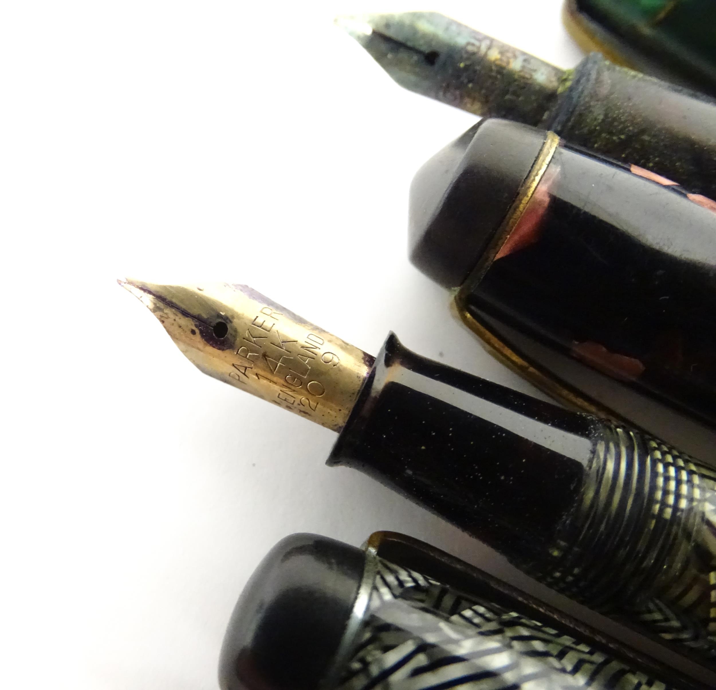 Six fountain pens with 14ct nibs, to include a Parker 'Duofold' with black finish and 14kt gold nib, - Image 10 of 22