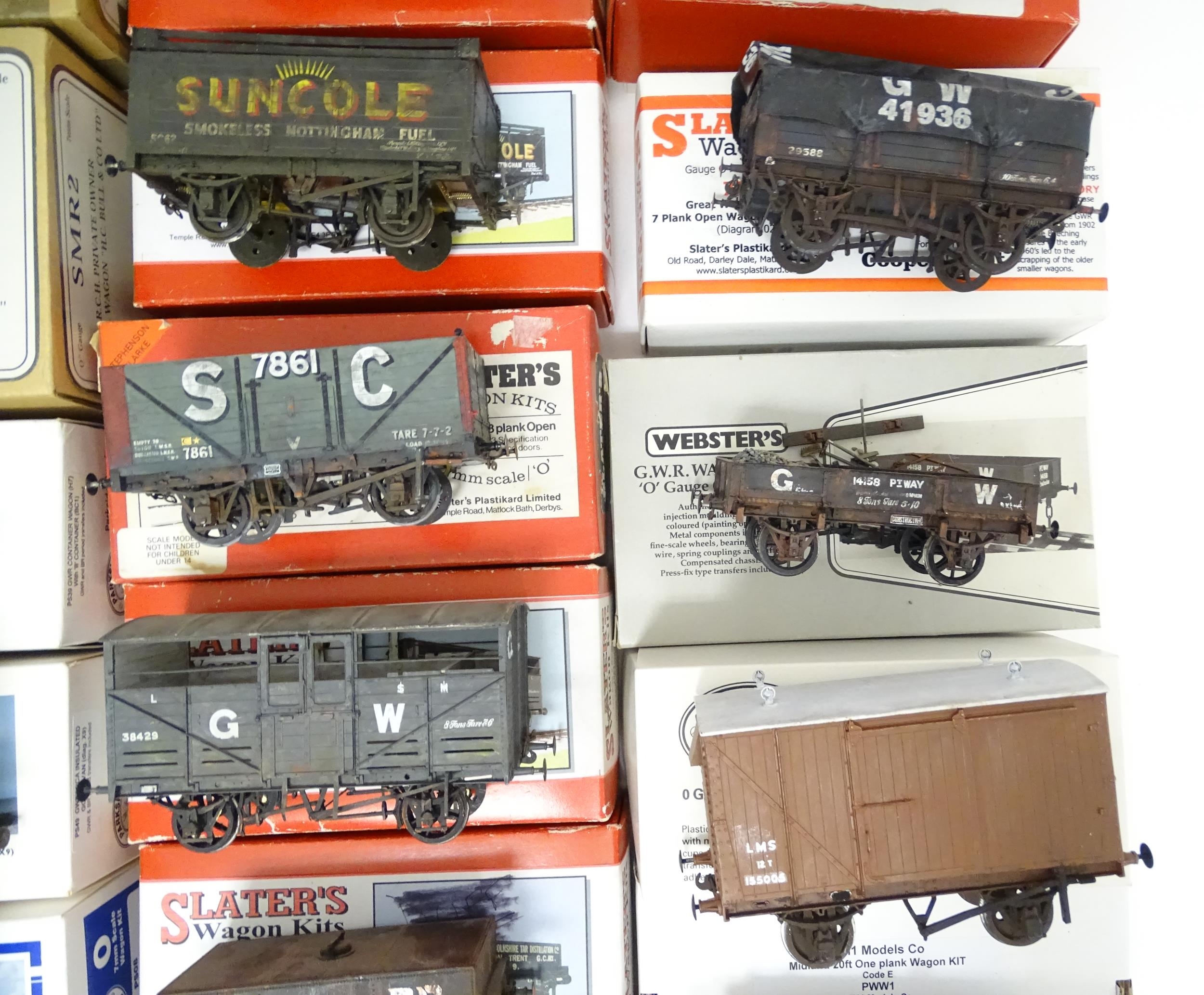 Toys - Model Train / Railway Interest : A quantity of assorted model train / locomotive / rolling - Image 8 of 18