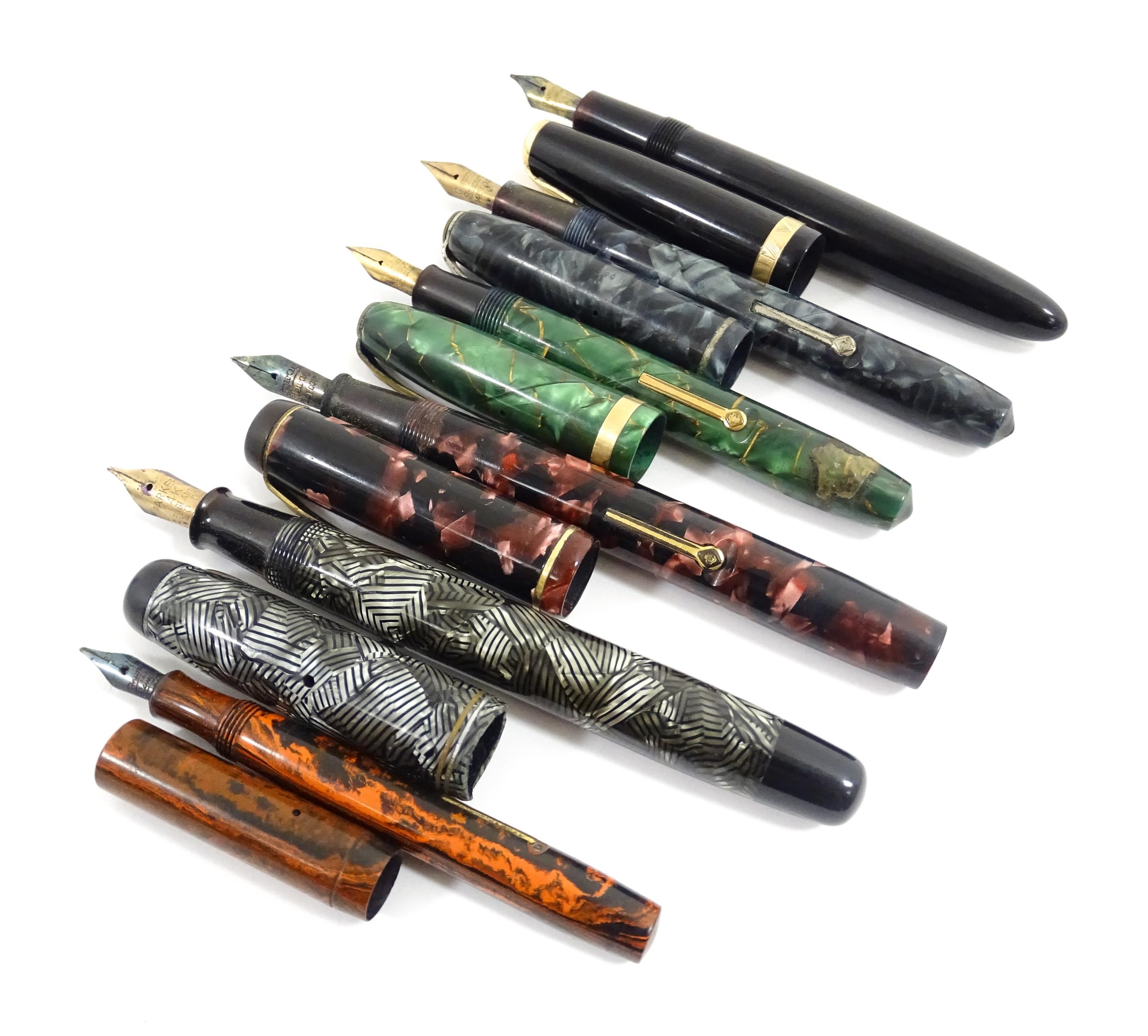 Six fountain pens with 14ct nibs, to include a Parker 'Duofold' with black finish and 14kt gold nib, - Image 4 of 22