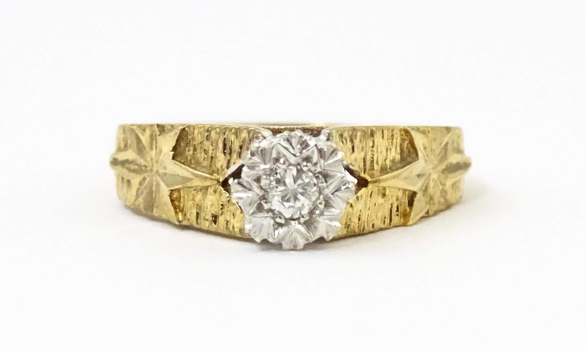 A 9ct gold ring set with central illusion set diamond with star detail to shoulders. Ring size - Image 3 of 7