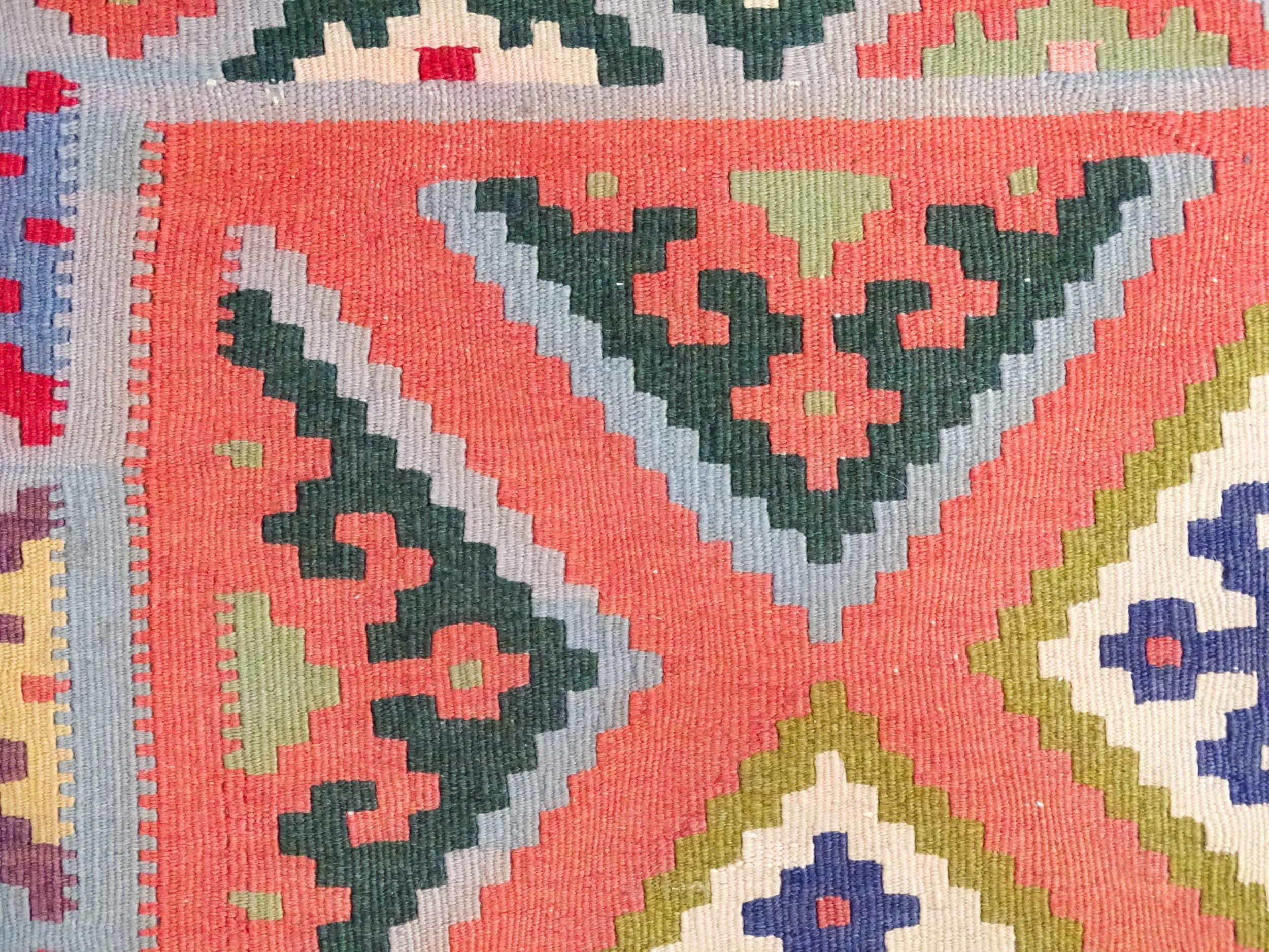 Carpet / Rug : A South West Persian qashgai kilim rug, the salmon ground with repeating geometric - Image 5 of 7