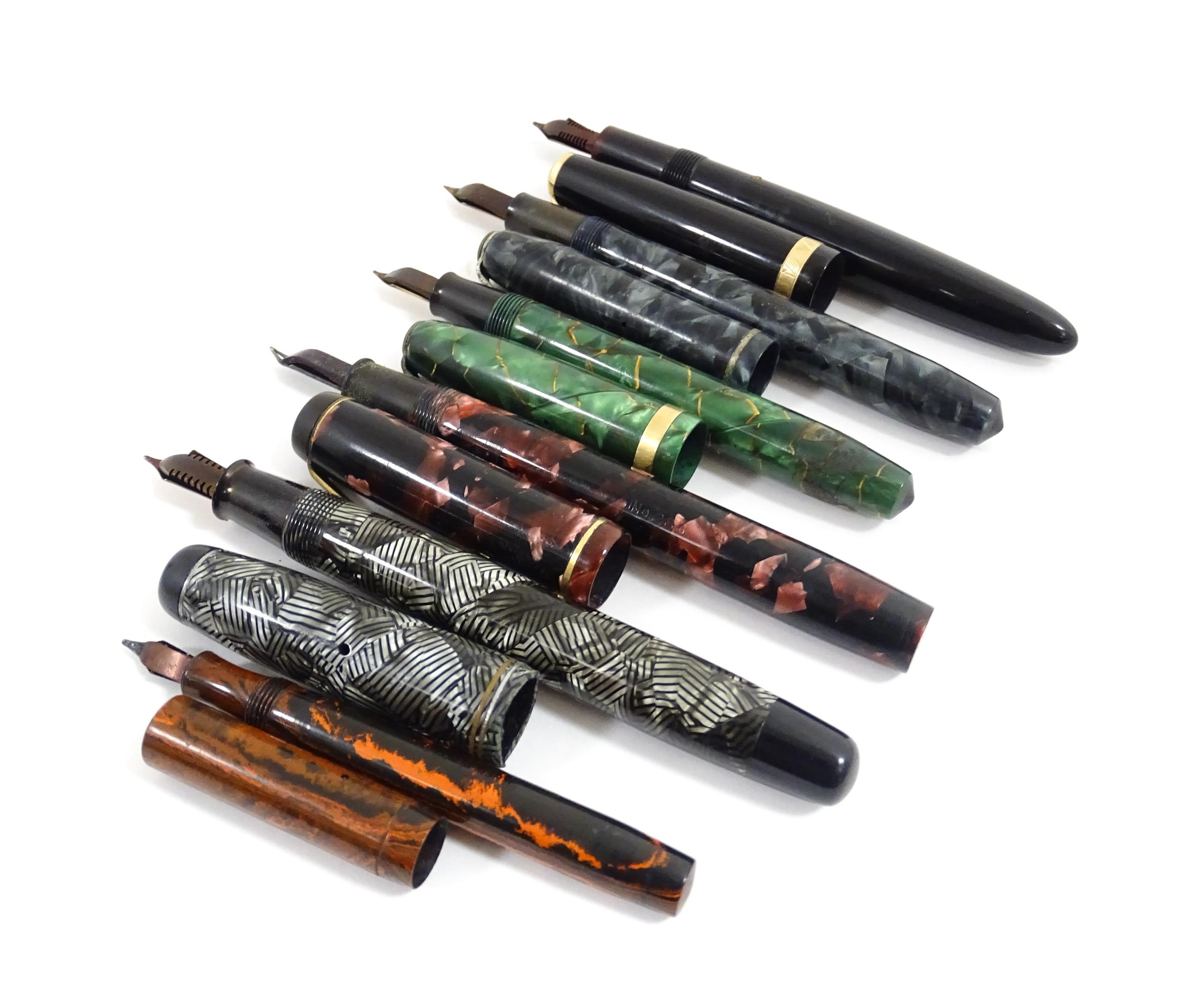 Six fountain pens with 14ct nibs, to include a Parker 'Duofold' with black finish and 14kt gold nib, - Image 17 of 22
