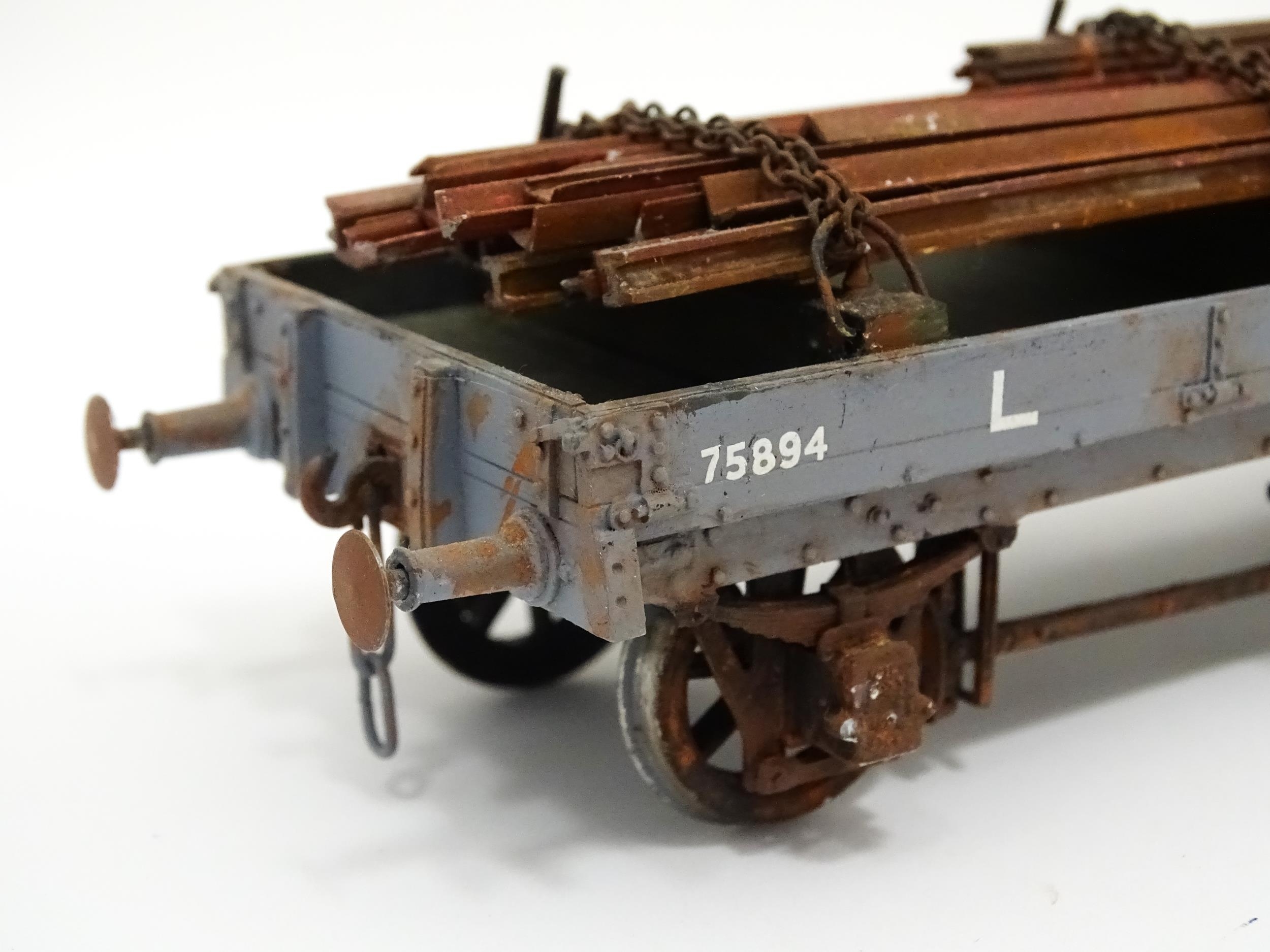 Toys - Model Train / Railway Interest : A quantity of assorted model train / locomotive / rolling - Image 15 of 18