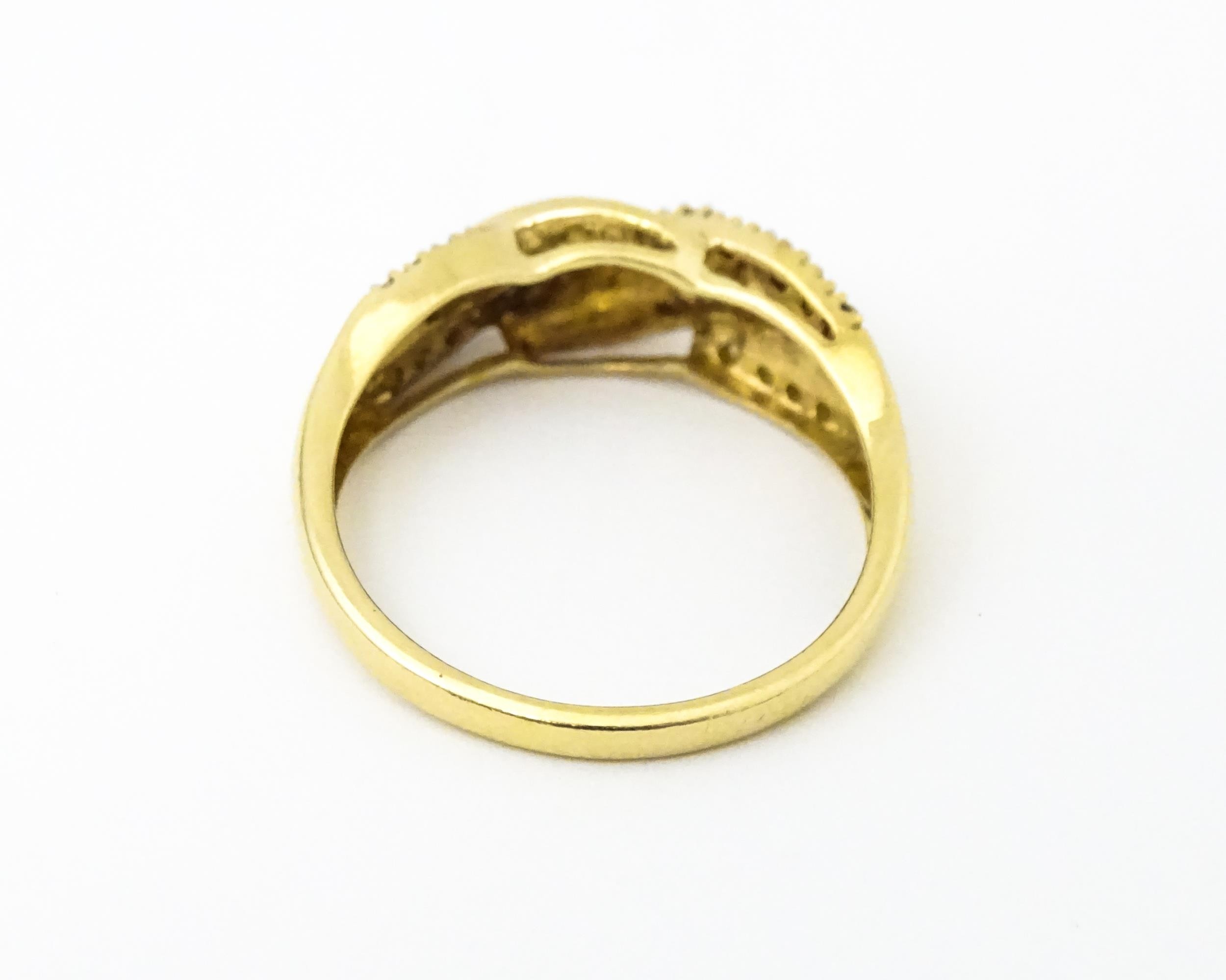 A 14ct gold with twist detail set with diamonds. Ring size approx. Q 1/2 Please Note - we do not - Image 4 of 7