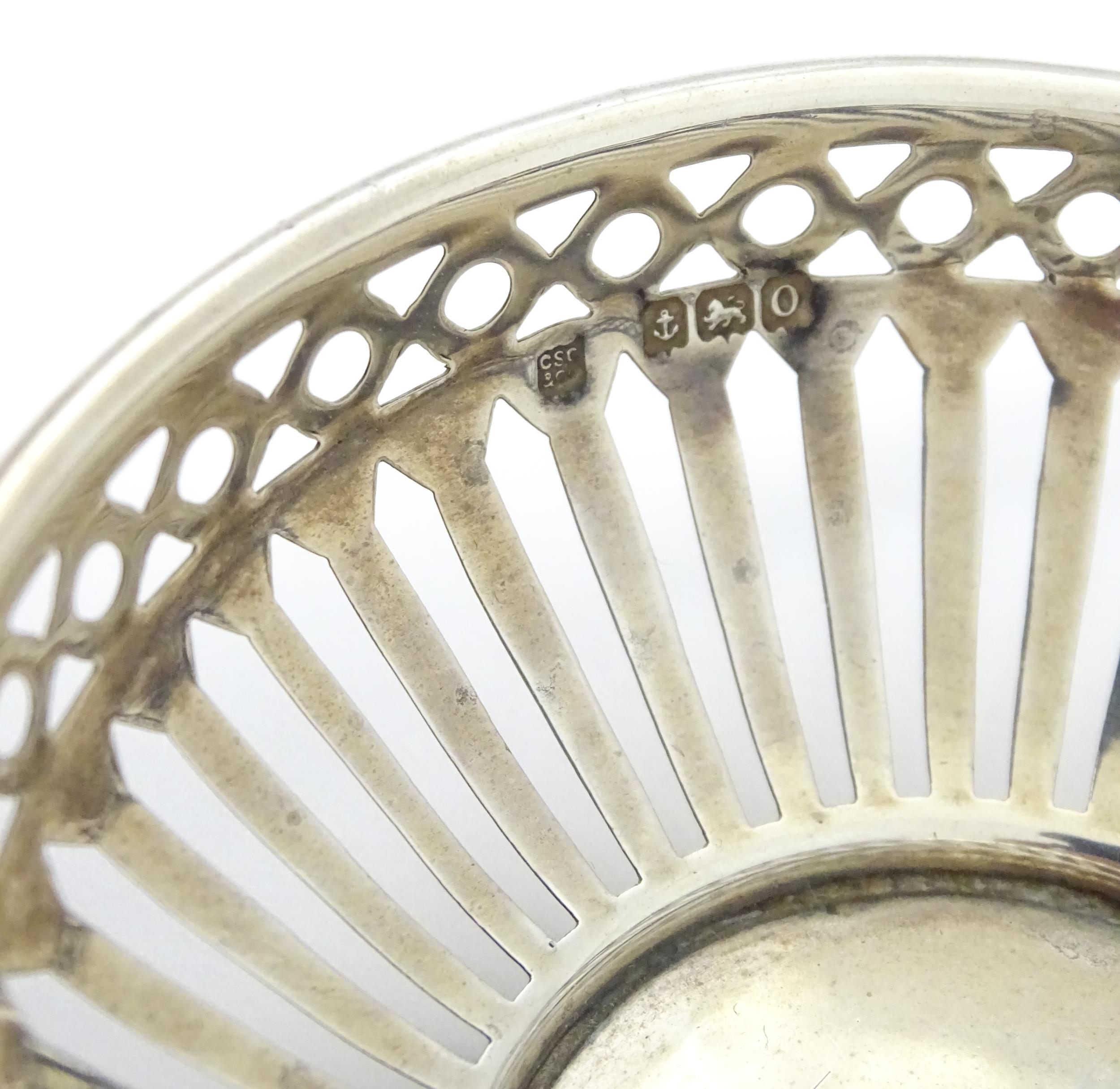 A silver bon bon dish with pierced decoration, hallmarked Birmingham 1913, maker Charles S. - Image 5 of 7