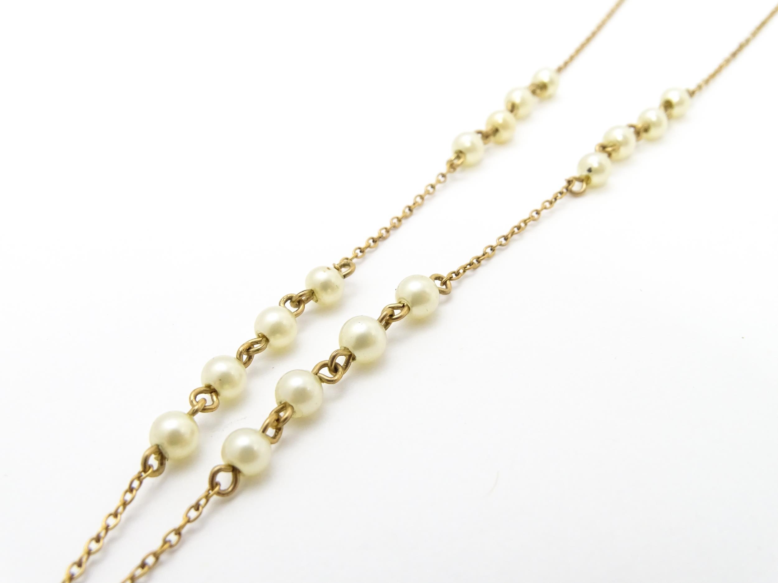 A gilt metal necklace set with pearl beads and drop. Approx. 17" long Please Note - we do not make - Image 9 of 9