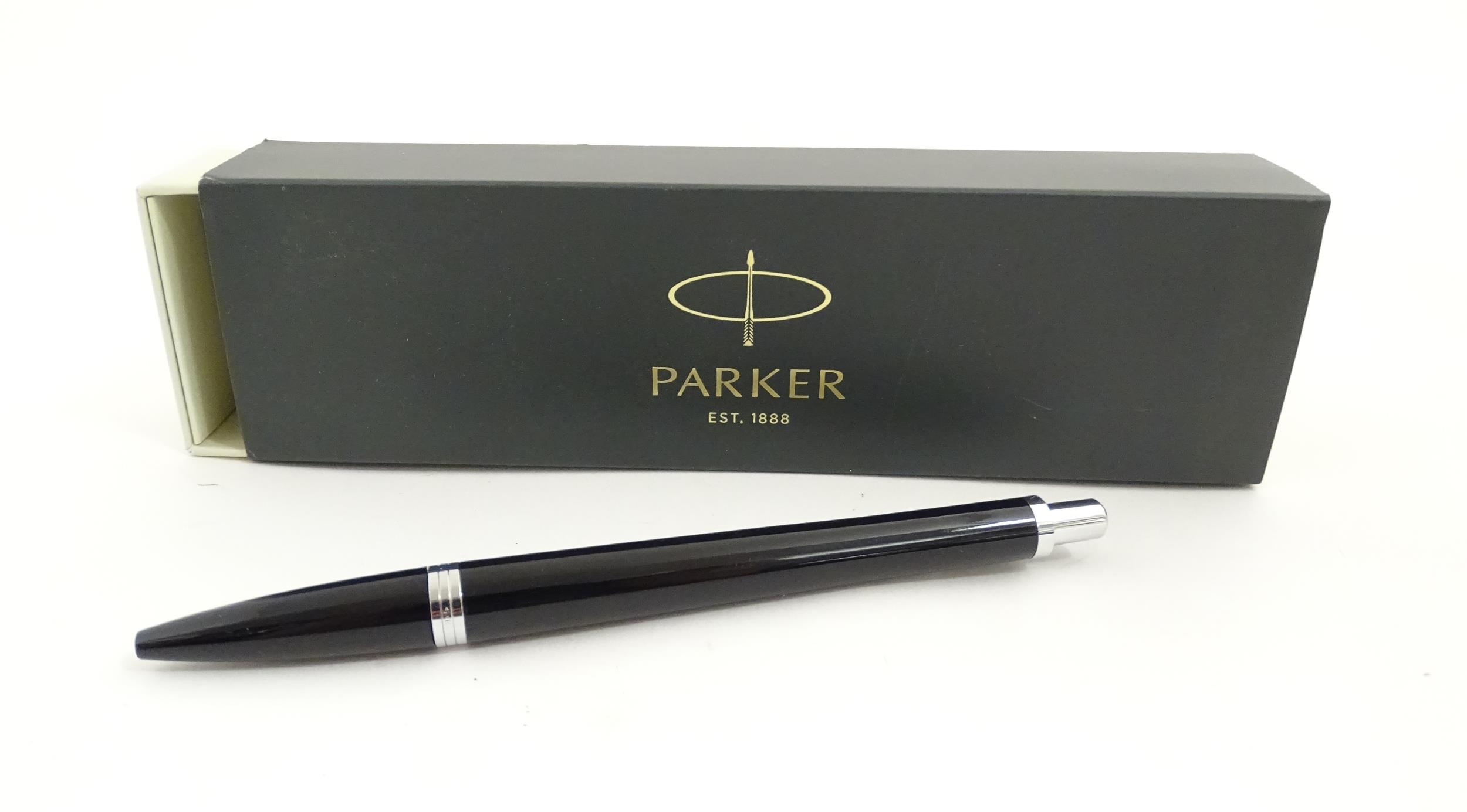 A quantity of pens, comprising a boxed Parker NL ballpoint, a boxed Parker IIIE ballpoint, a boxed - Image 11 of 25