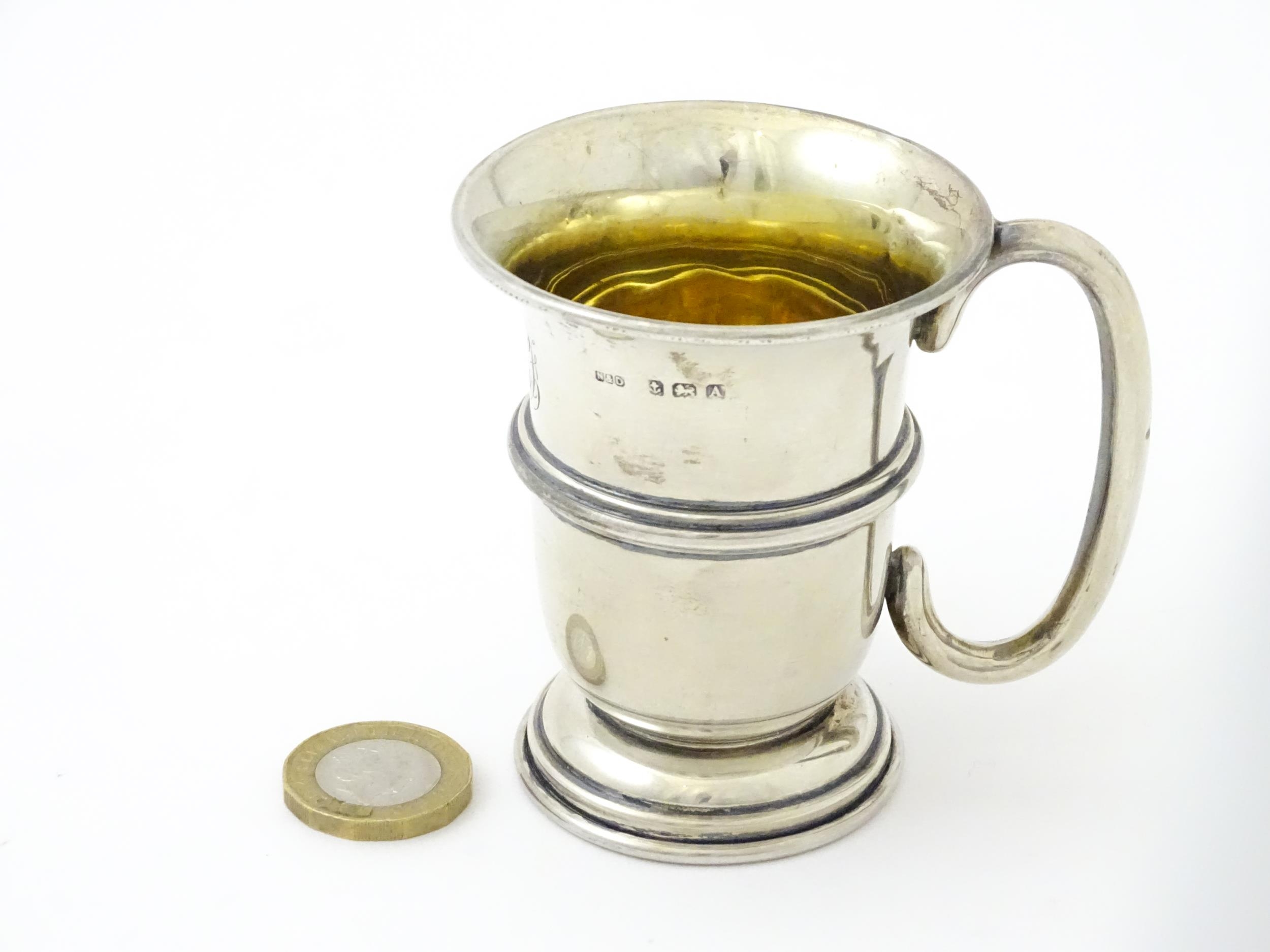 A silver mug with loop handle and gilded interior, hallmarked Birmingham 1925, maker Napper & - Image 3 of 8