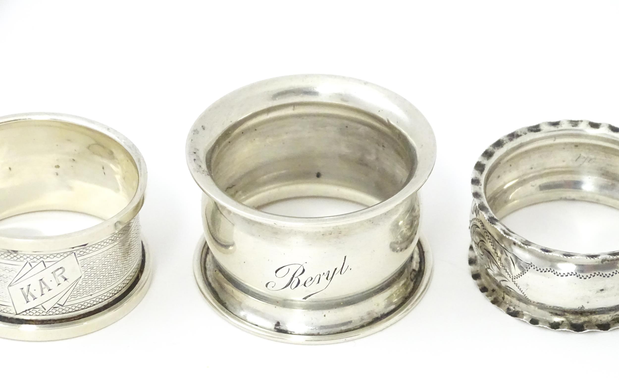 Five assorted silver napkin rings various dates and makers (5) Please Note - we do not make - Image 4 of 10