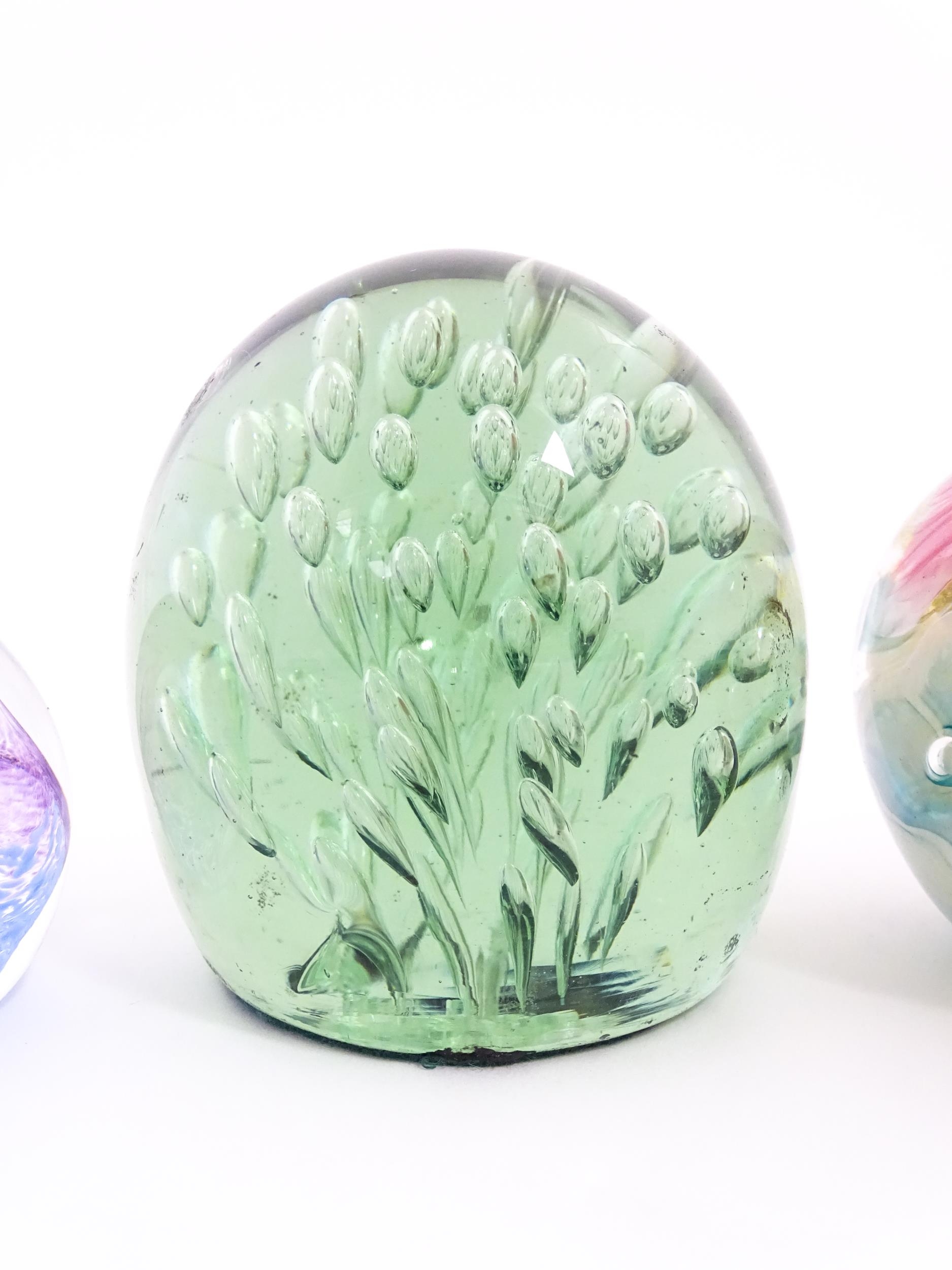 A quantity of glass paperweights examples by Tudor Crystal, Caithness, etc. Largest approx. 3 1/2" - Image 5 of 16