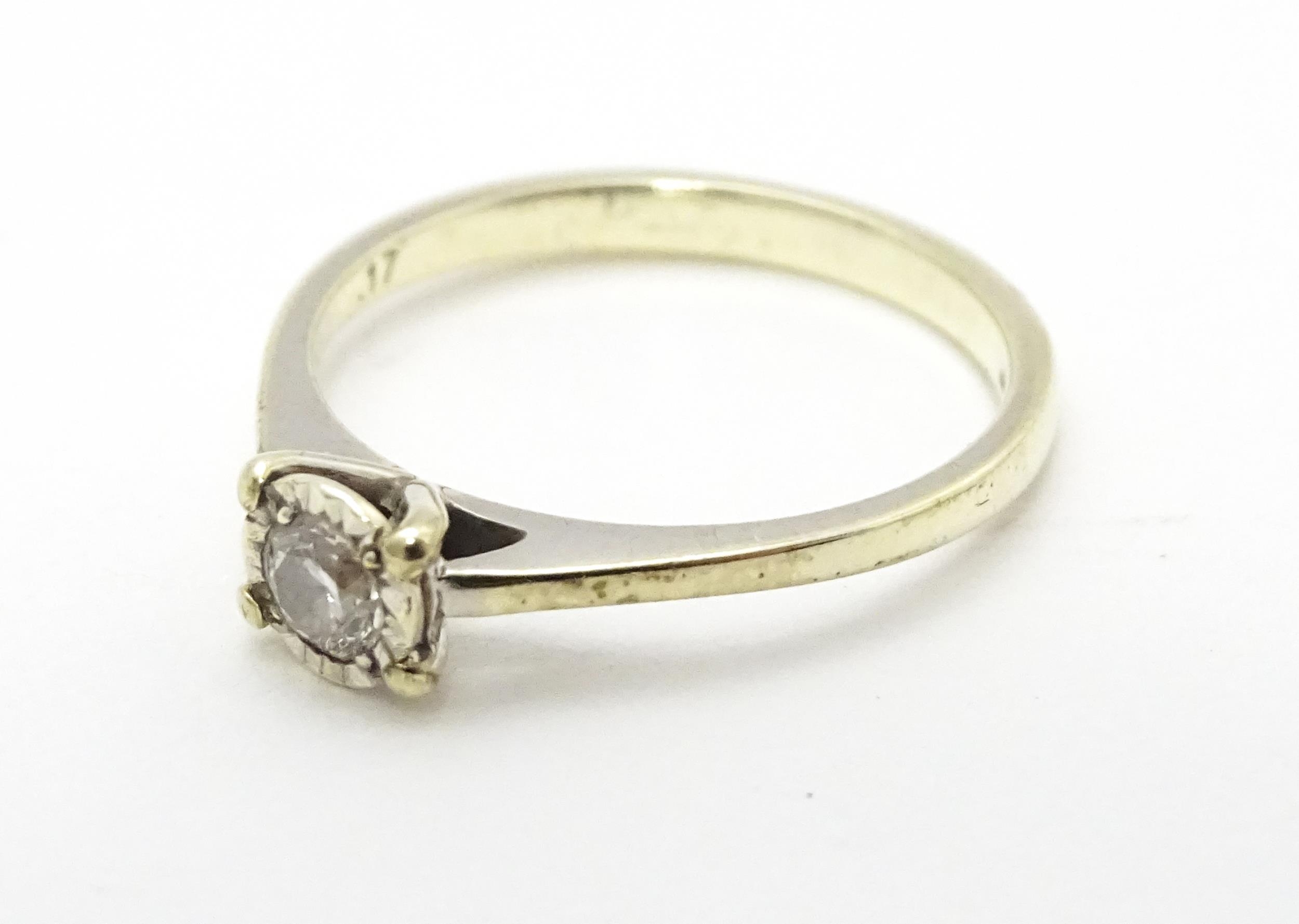 A 9ct white gold ring set with diamond solitaire. Ring size approx. J 1/2 Please Note - we do not - Image 4 of 7