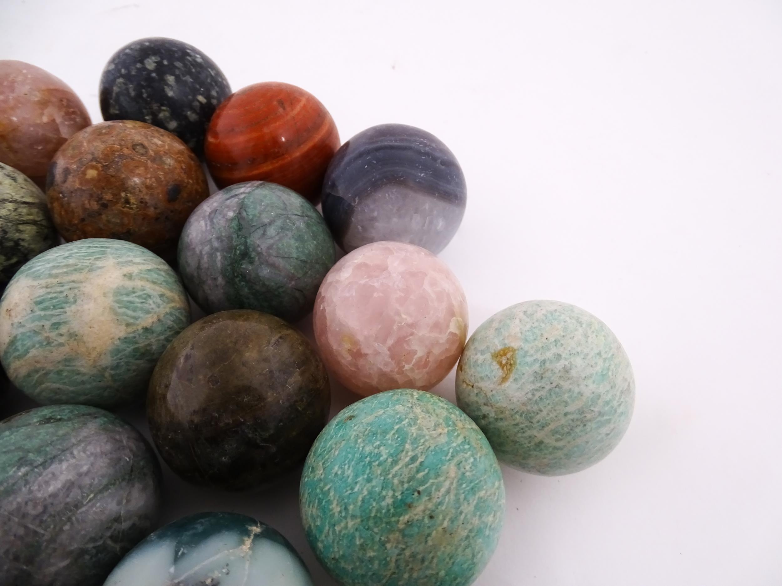 Natural History / Geology Interest: A quantity of polished hardstone specimen spheres, examples to - Image 7 of 9