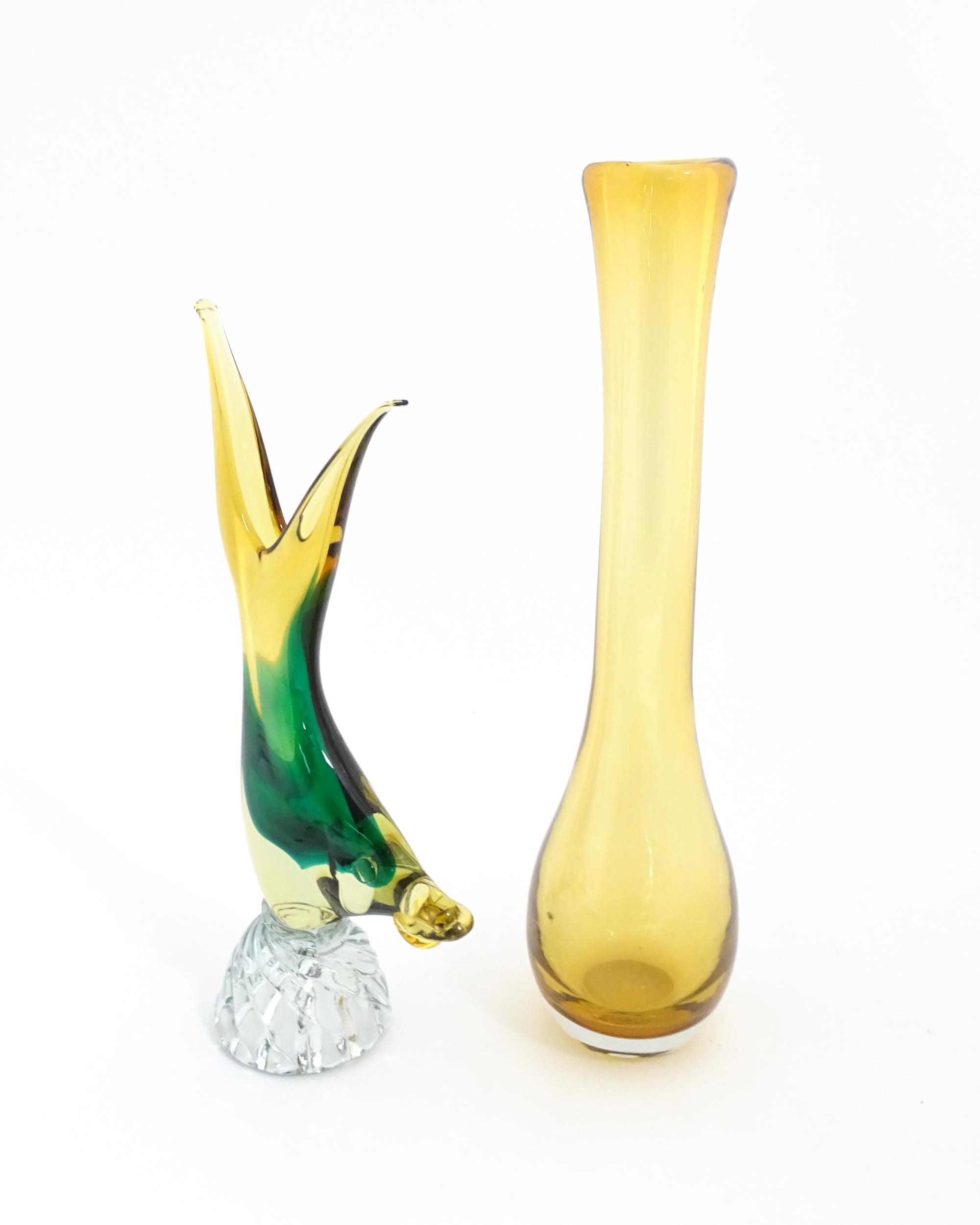 A Murano style glass vase modelled as a fish. Together with a studio glass vase of elongated form. - Image 3 of 7