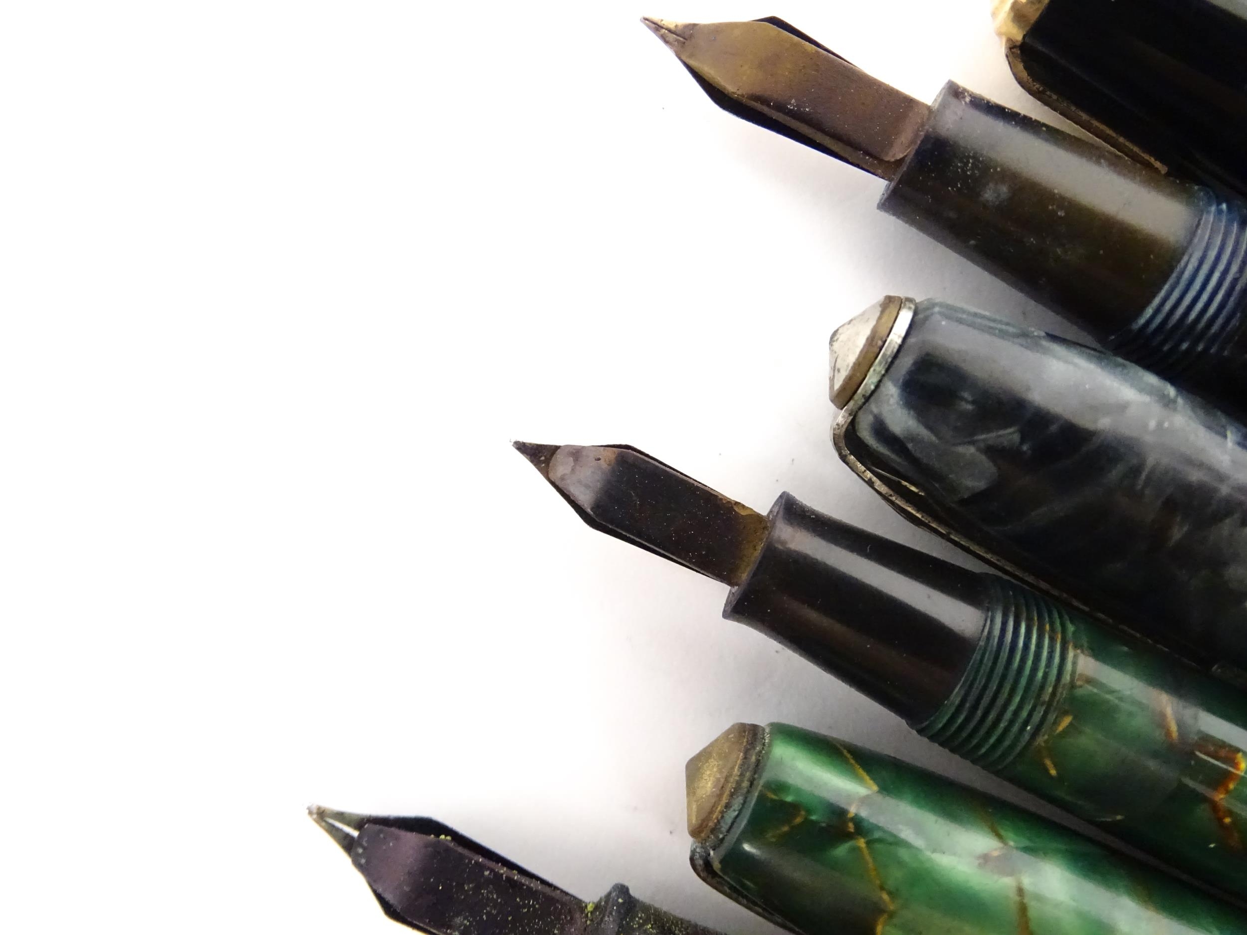 Six fountain pens with 14ct nibs, to include a Parker 'Duofold' with black finish and 14kt gold nib, - Image 21 of 22