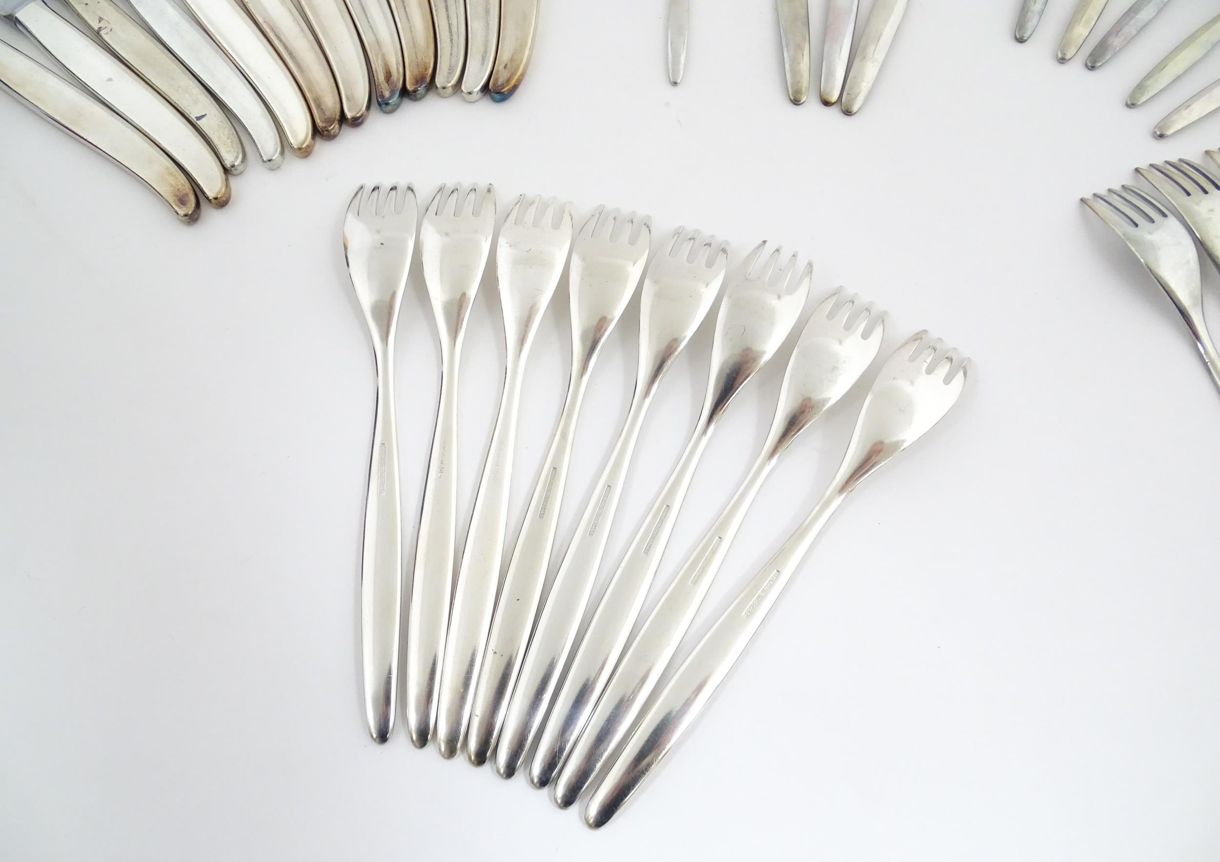 A quantity of WMF cutlery / flatware, to include knives, forks, spoons, etc. Knives approx. 8" - Image 9 of 16