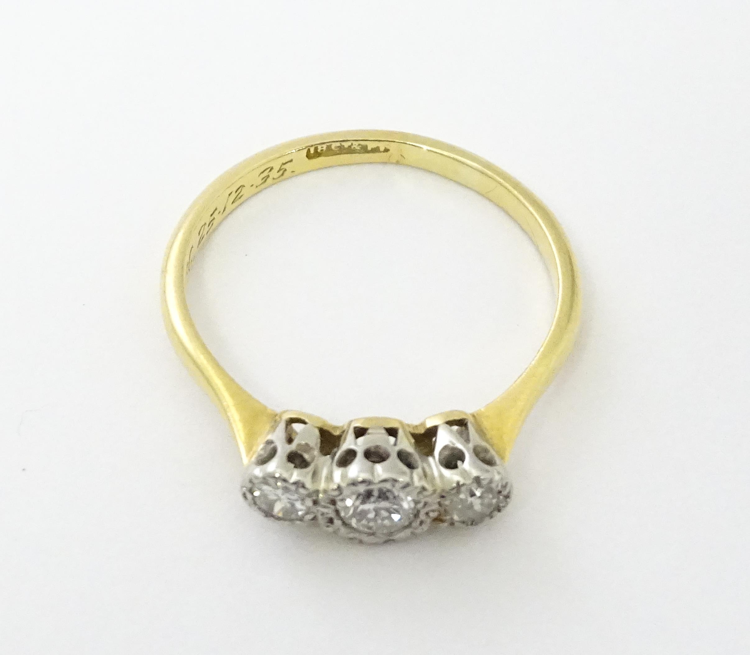 An 18ct gold ring with three platinum set diamonds. Ring size approx. O Please Note - we do not make - Image 3 of 18