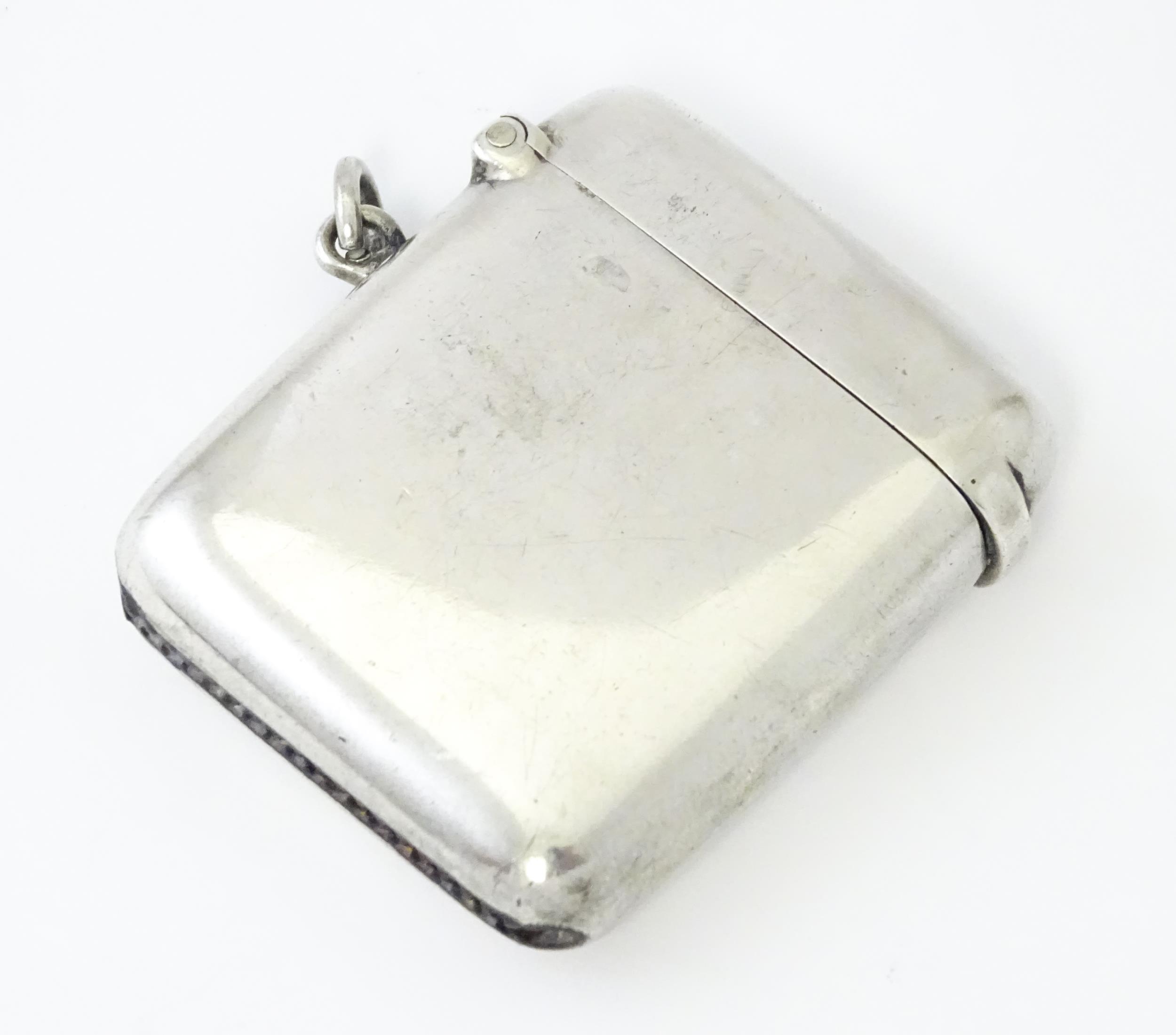 A silver vesta case hallmarked Birmingham1922 , maker A & J Zimmerman Ltd. Approx.1 3/4" long Please - Image 3 of 6