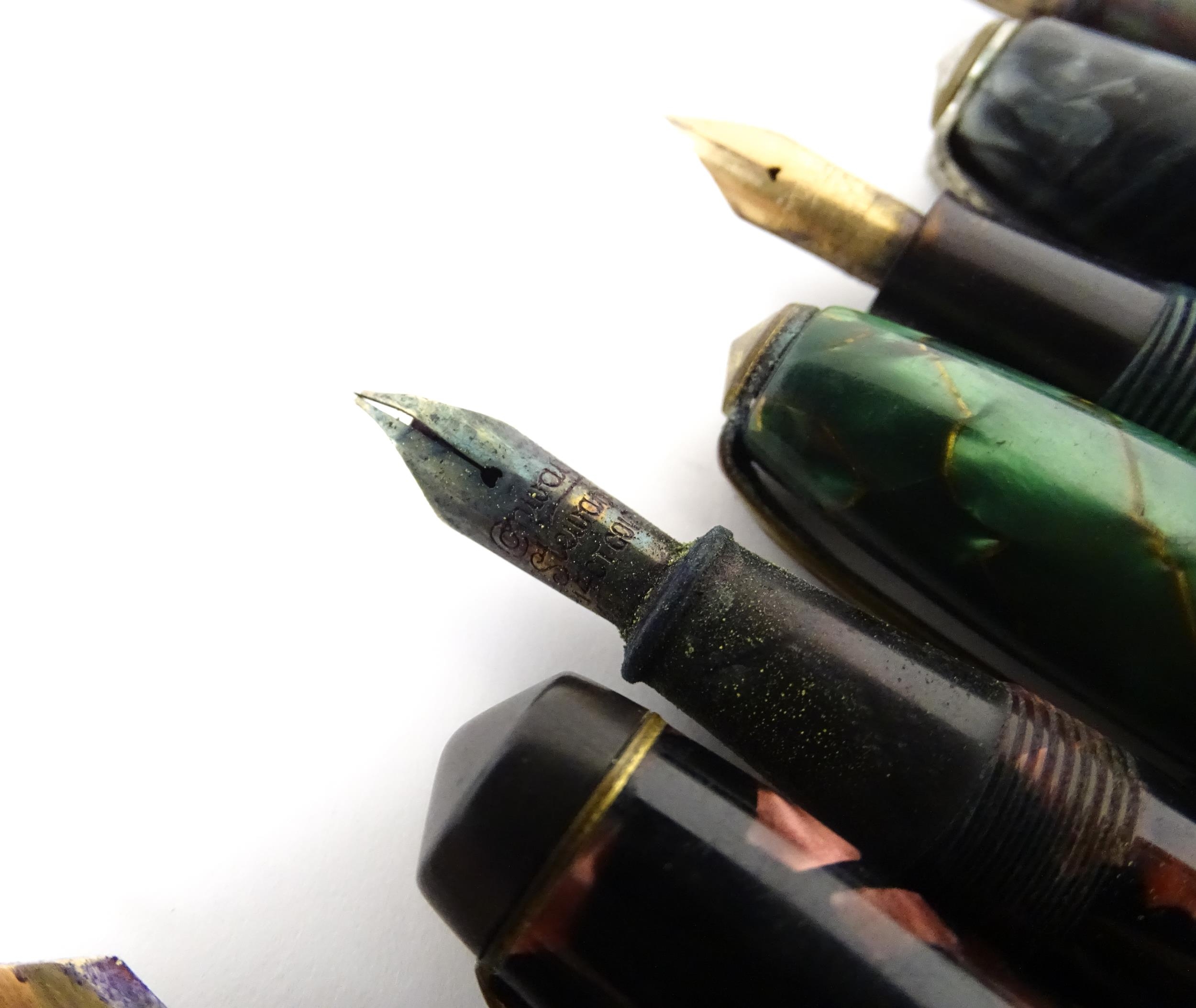 Six fountain pens with 14ct nibs, to include a Parker 'Duofold' with black finish and 14kt gold nib, - Image 12 of 22
