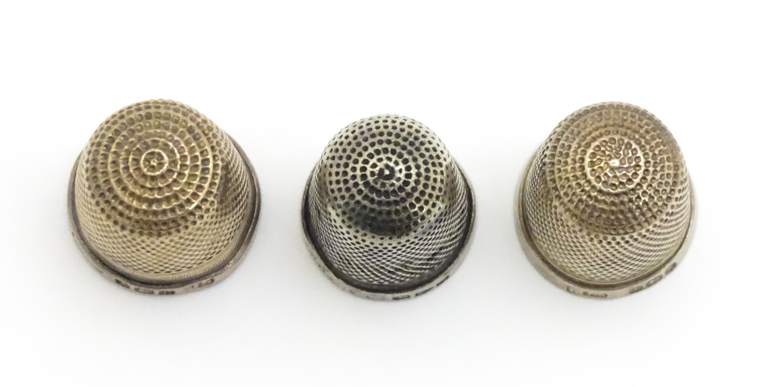 Three silver thimbles hallmarked Birmingham 1926 maker Northern Goldsmiths Co., Chester 1892 maker G - Image 4 of 5